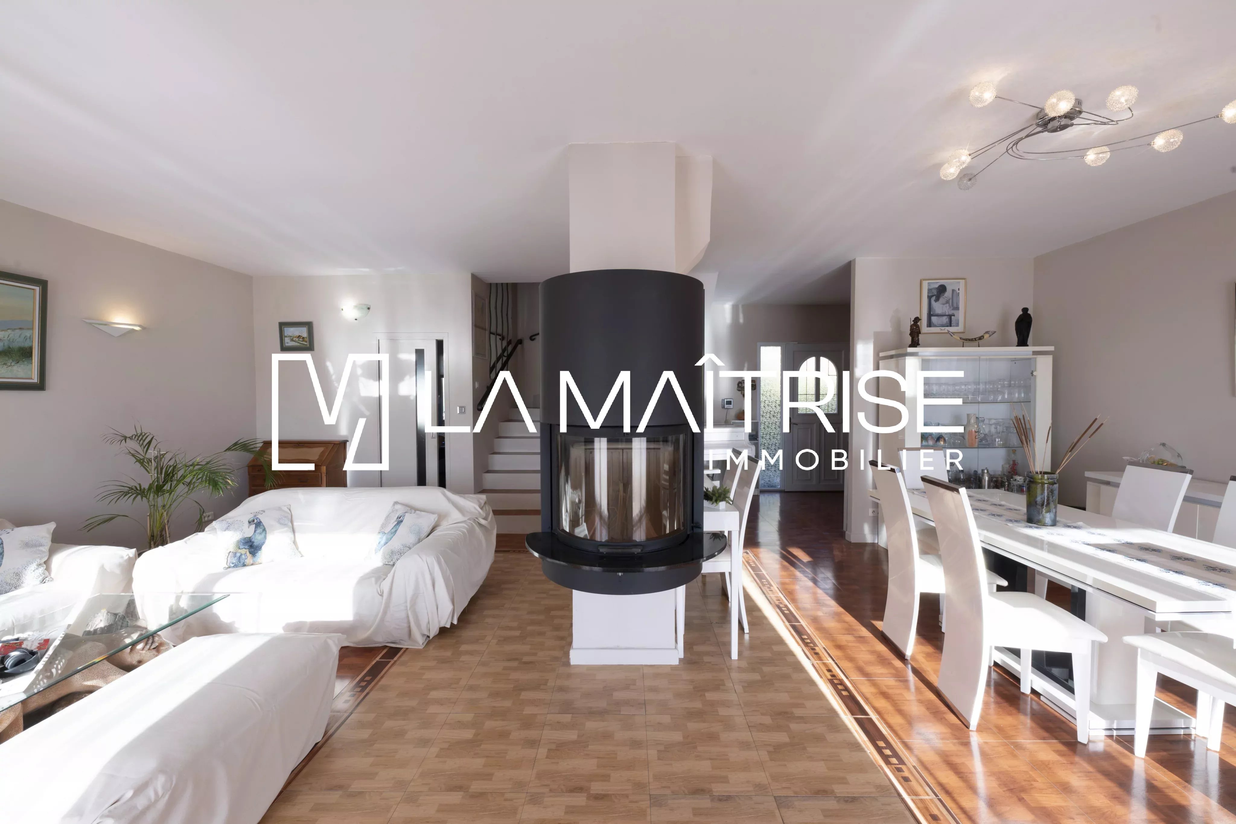 VILLA  T5 - 251 M² - PARCELLE DE 1125 M²