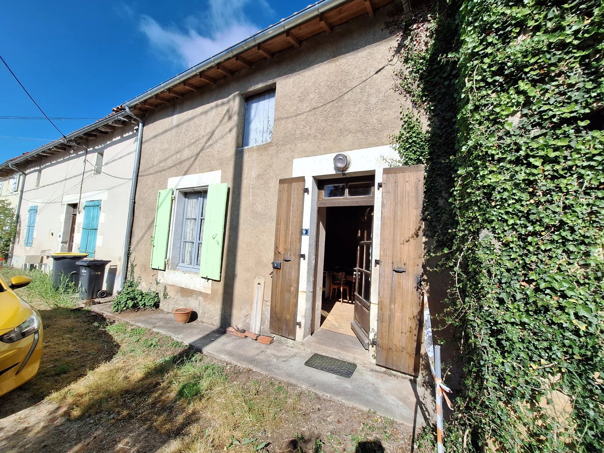 Stone house to renovate with attached garden