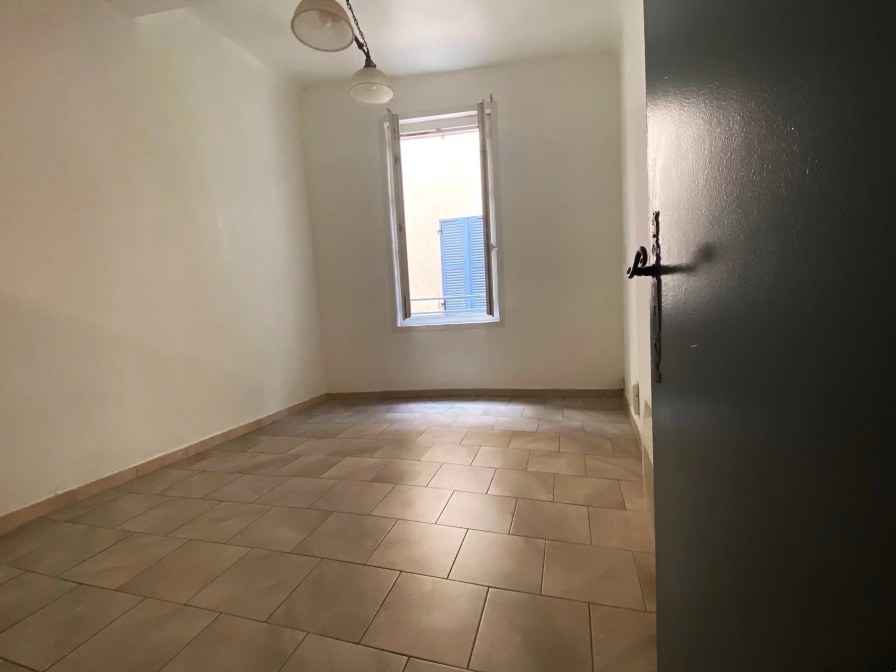 DRAGUIGNAN CENTRE AGREABLE T2 EN REZ-DE-CHAUSSEE 38.34 M2 - Photo 2