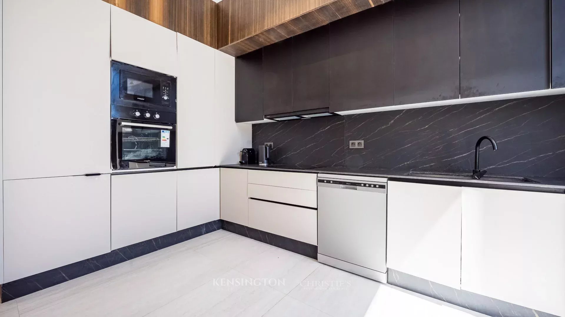 4 Bedroom Villa/Townhouse's Image 5