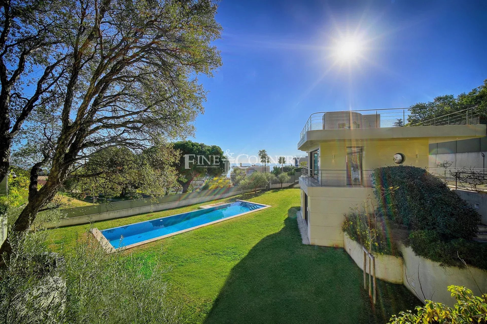 Photo of Villa for sale in Cannes with sea view