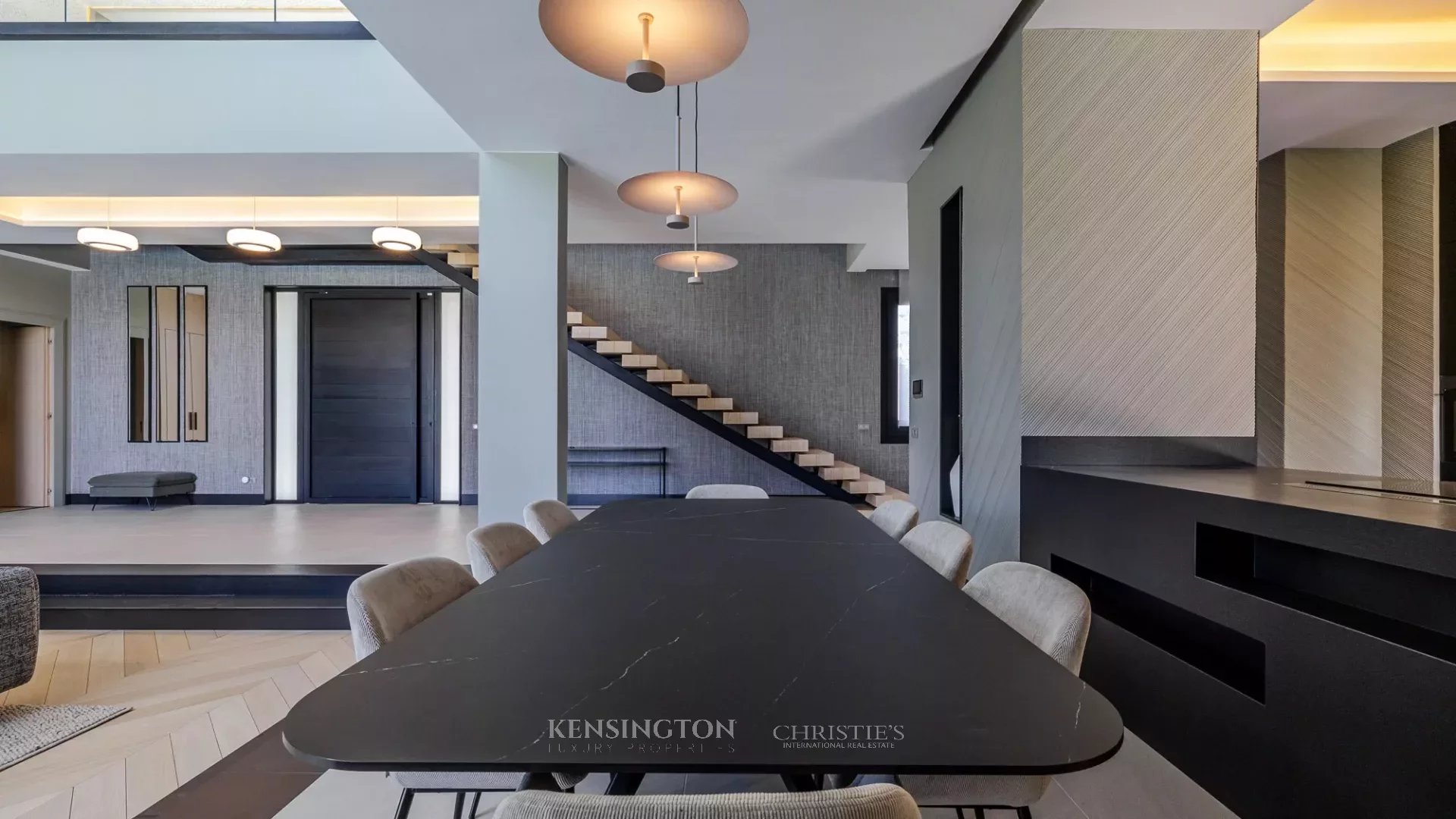 4 Bedroom Villa/Townhouse's Image 6
