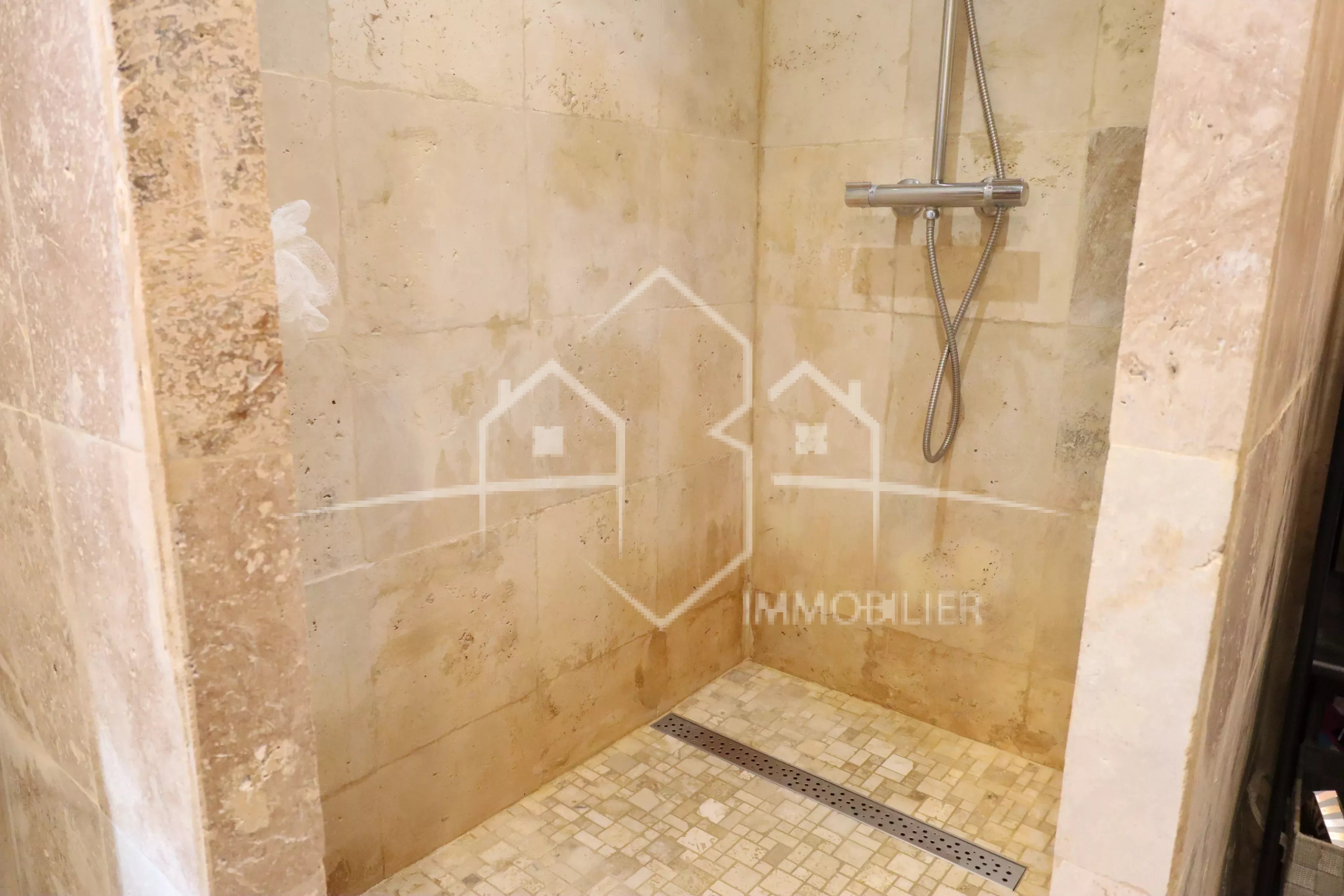 Maison familiale de 120 m² avec piscine à Saint-Maurice-l'Exil