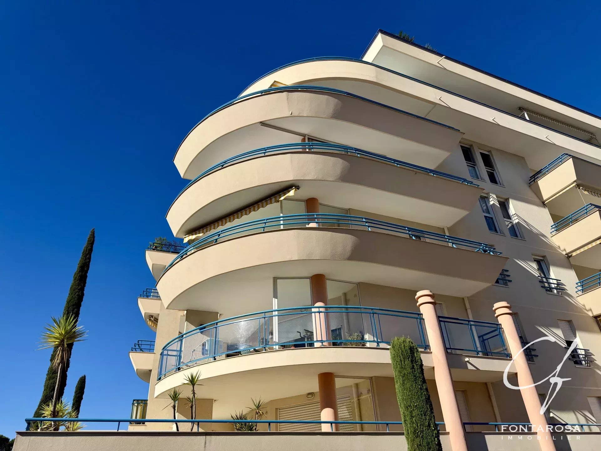 Agence immobilière de 