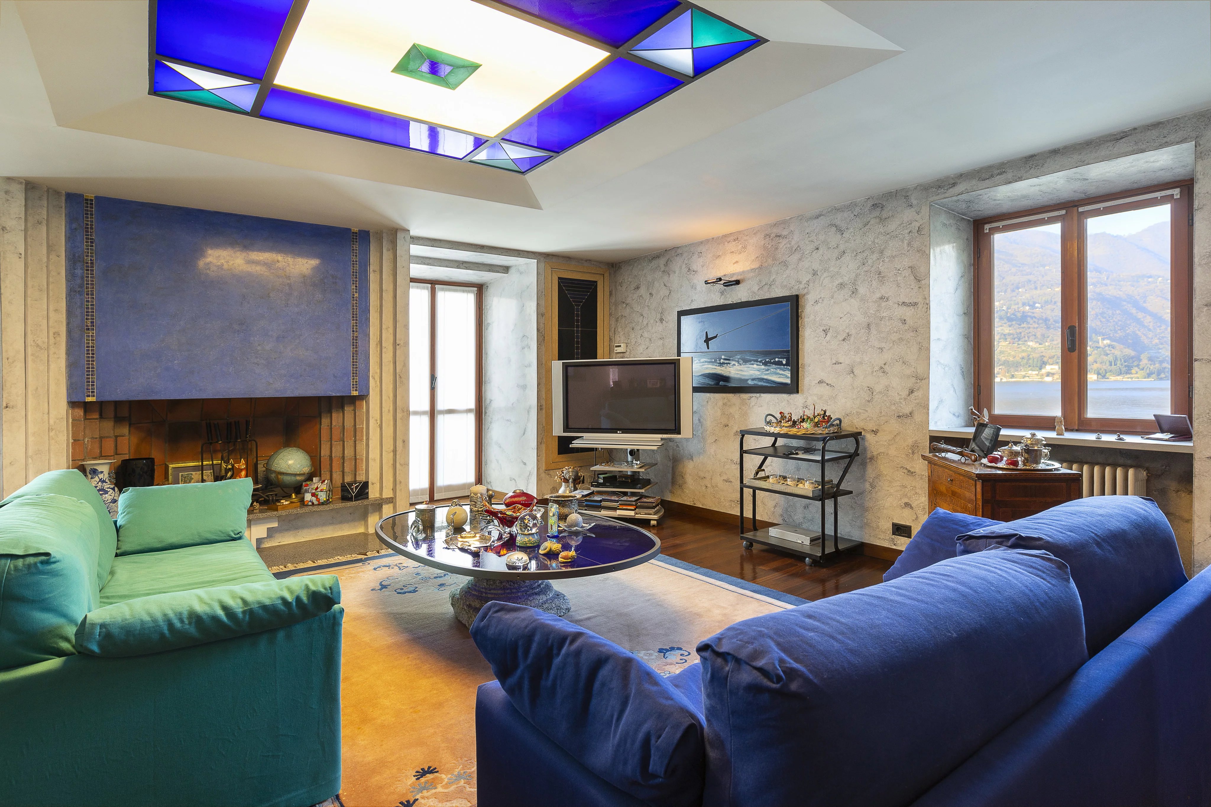 Portion of Villa, pied à l'eau, for sale in Como, on the Lake. - picture 19 title=