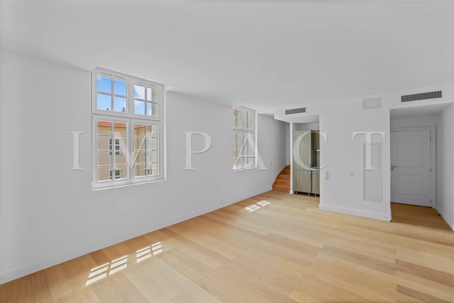 EXCLUSIVITÉ : Antibes,  Le Grand Hôtel, plein centre, 3 pièces en duplex à vendre