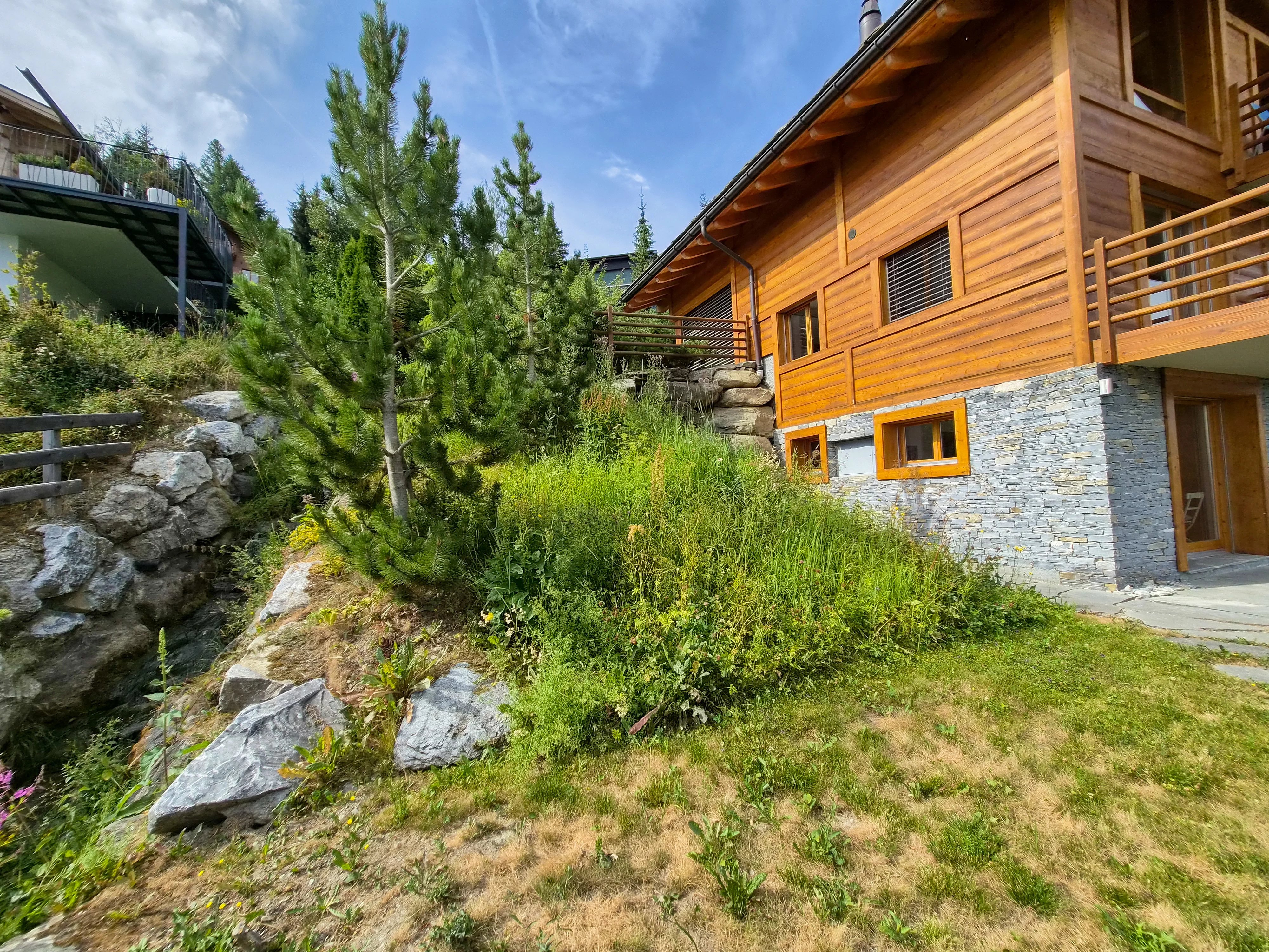 Chalet d'exception au bord du bisse et proche des pistes de skis, à Nendaz !