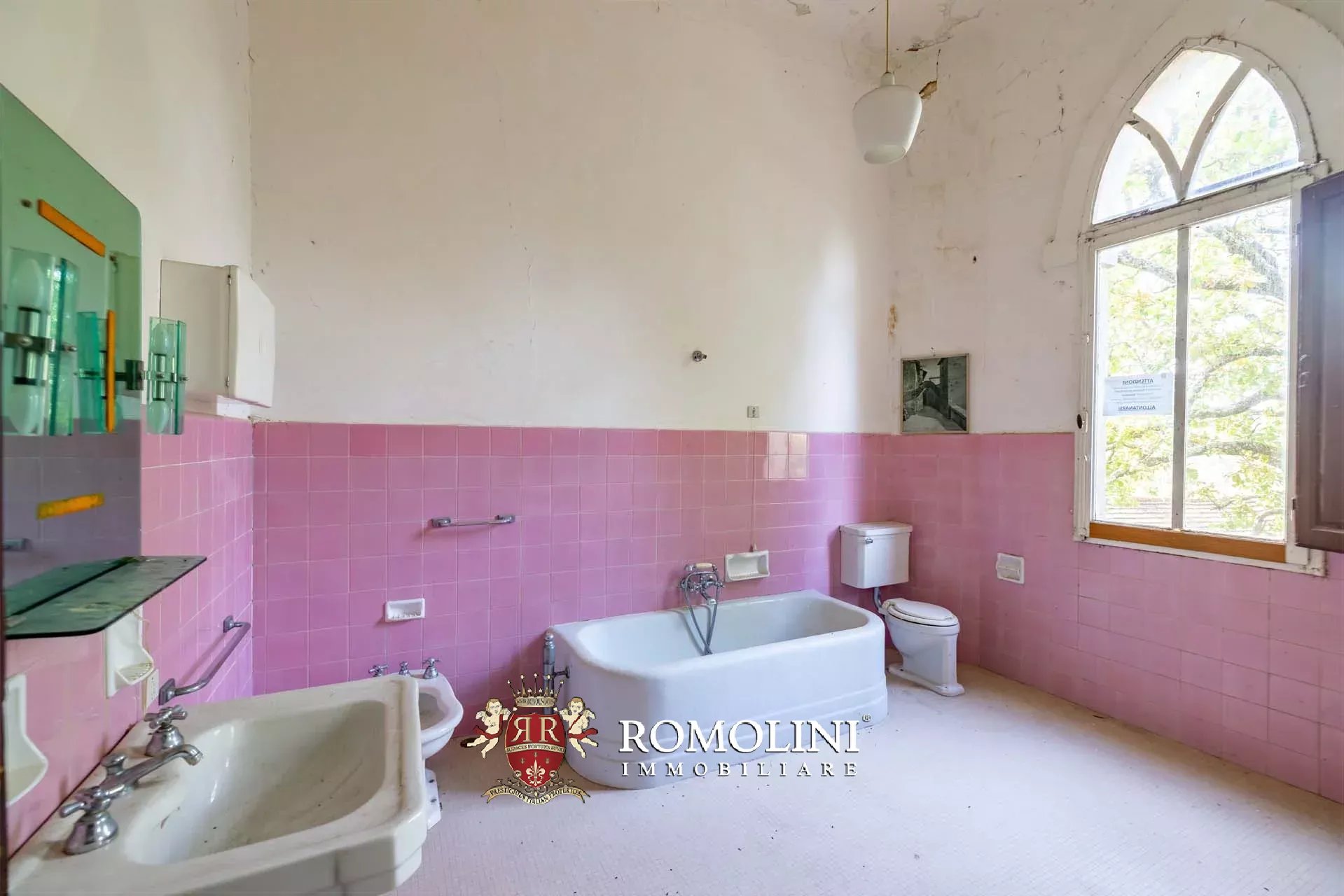 6 Bedroom Chateau's Image 41