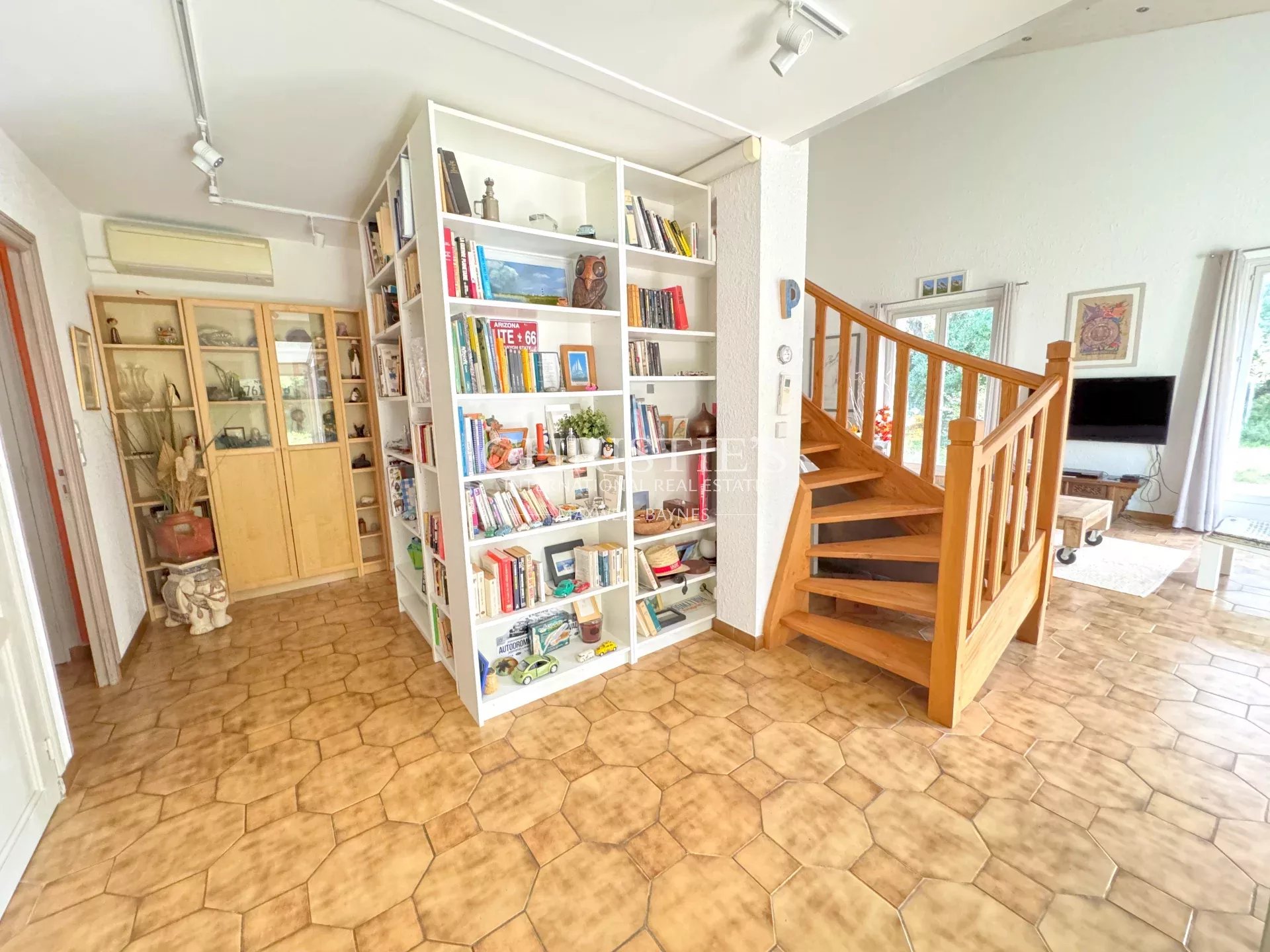 6 Bedroom Villa/Townhouse's Image 9