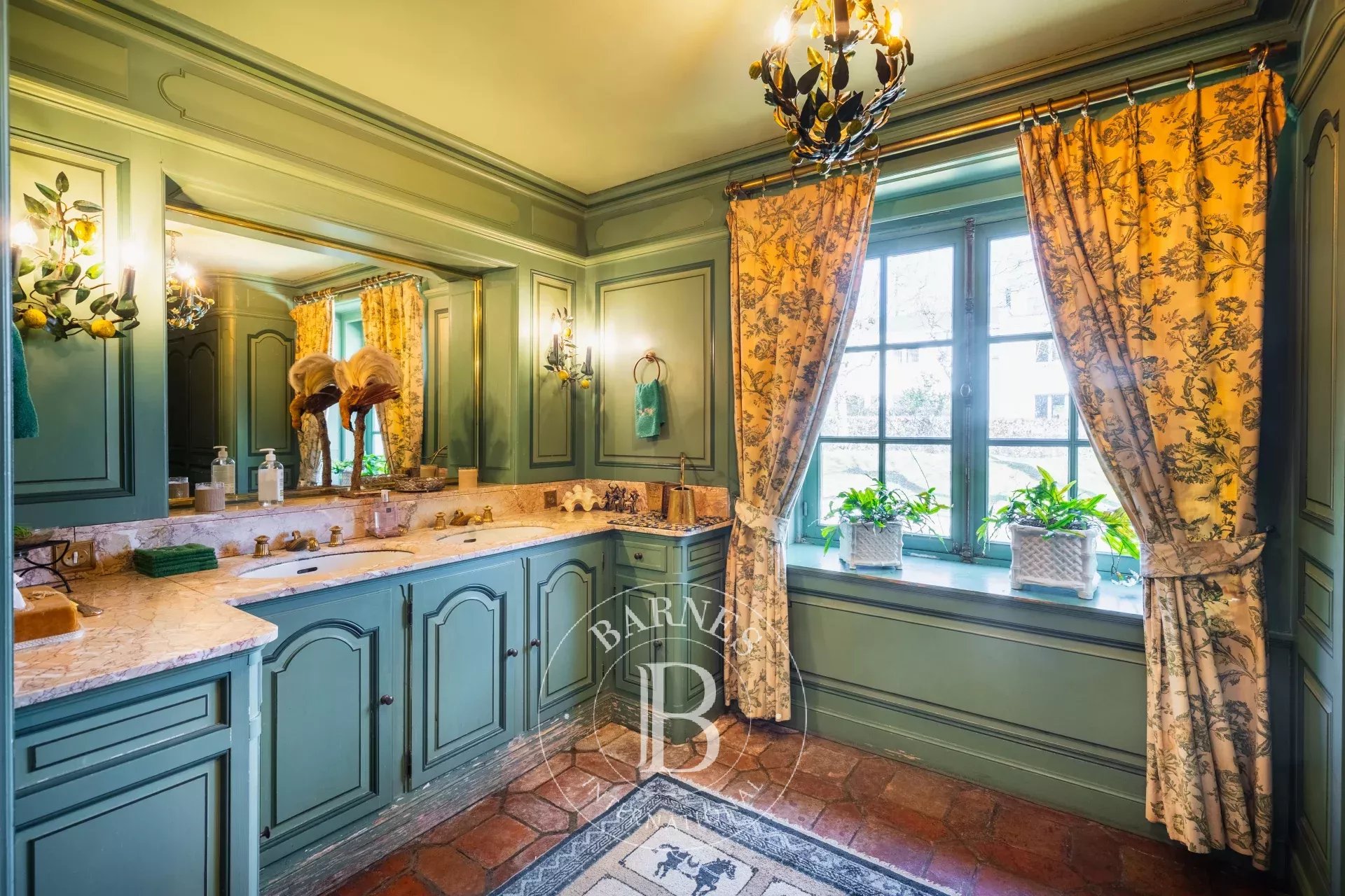 Hoeilaart - Exceptional villa to renovate, close to the Sonian Forest
