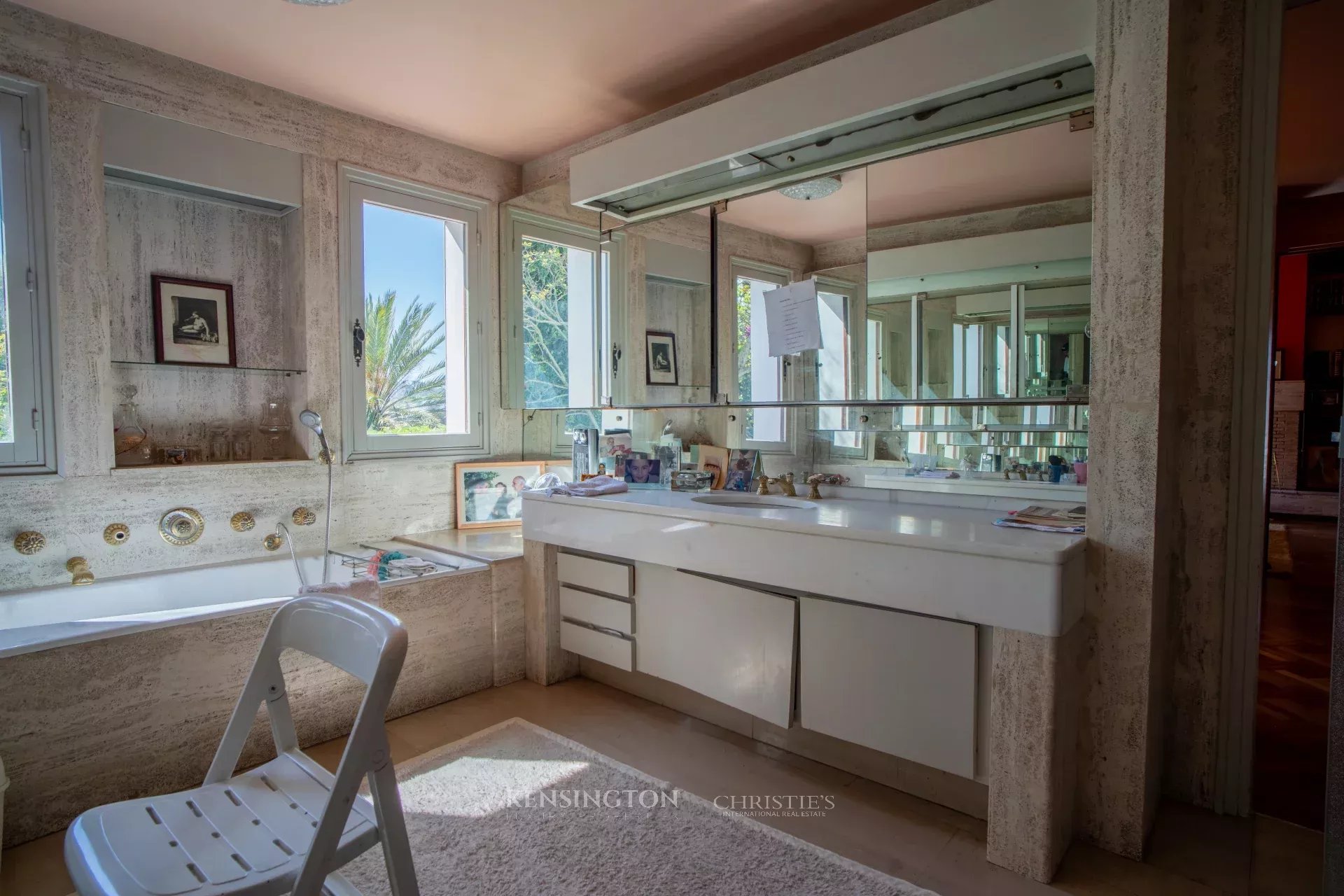 6 Bedroom Villa/Townhouse's Image 24