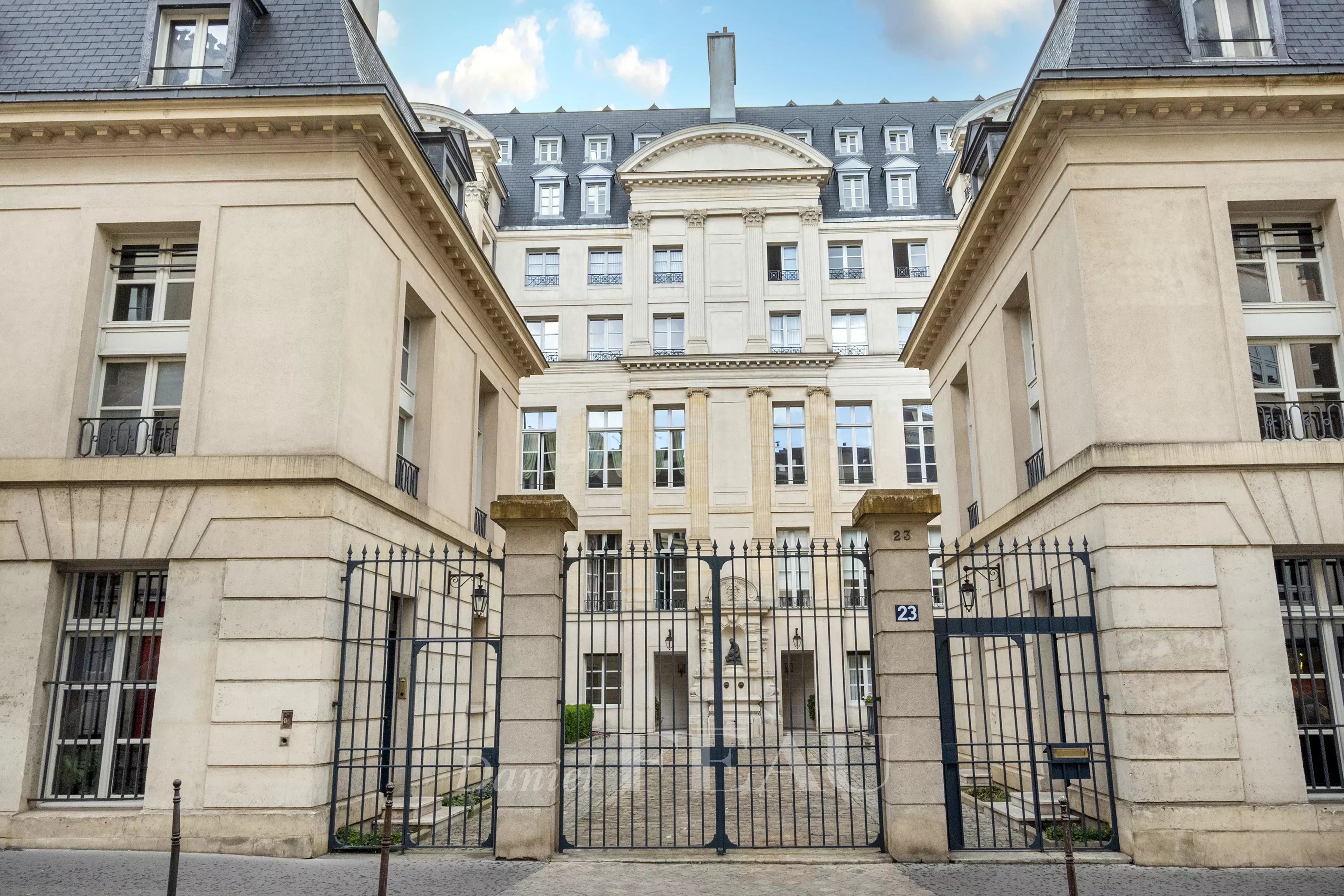 Sale Apartment Paris 4th