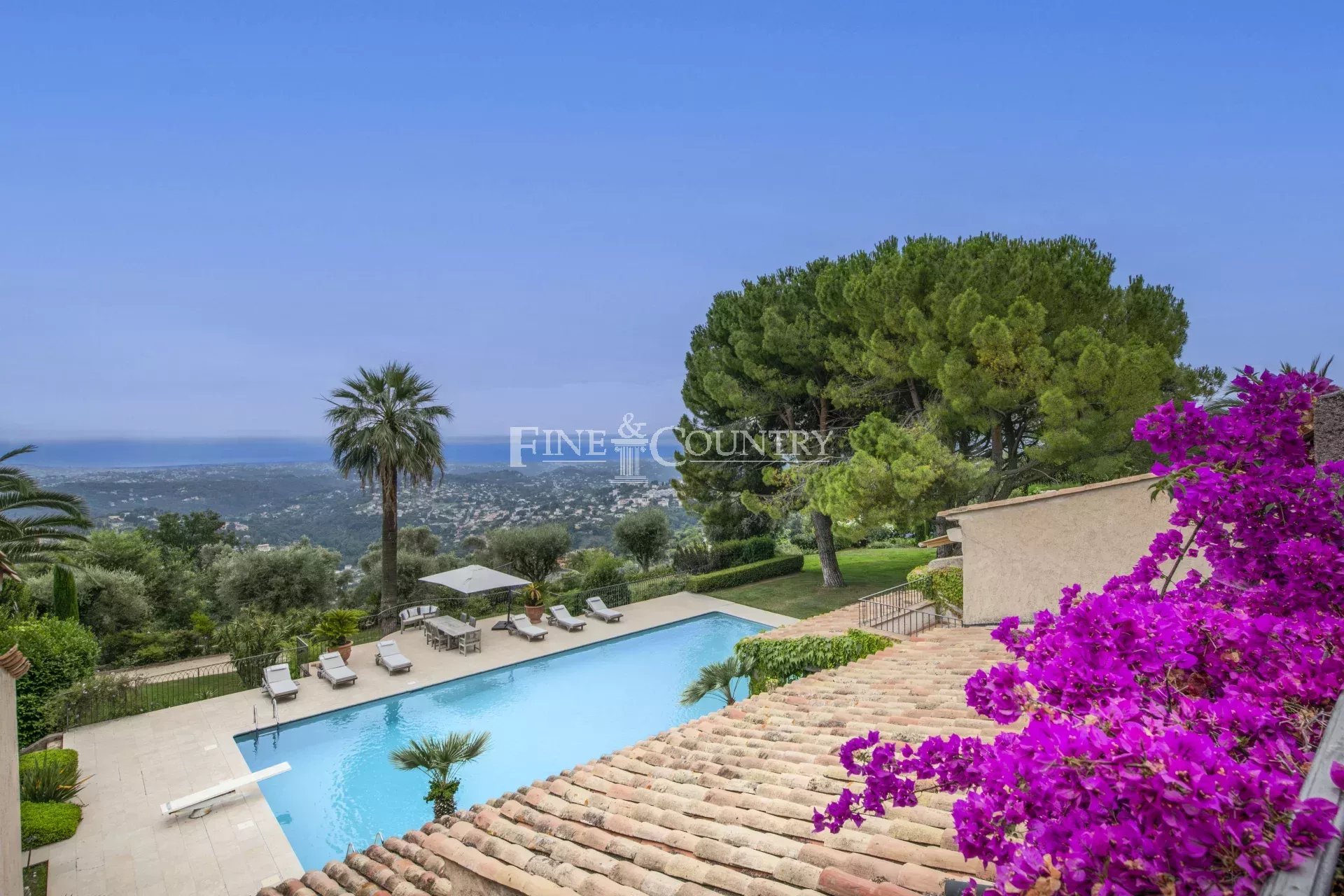 Sea view property with 2 villas for sale in Vence Accommodation in Cannes