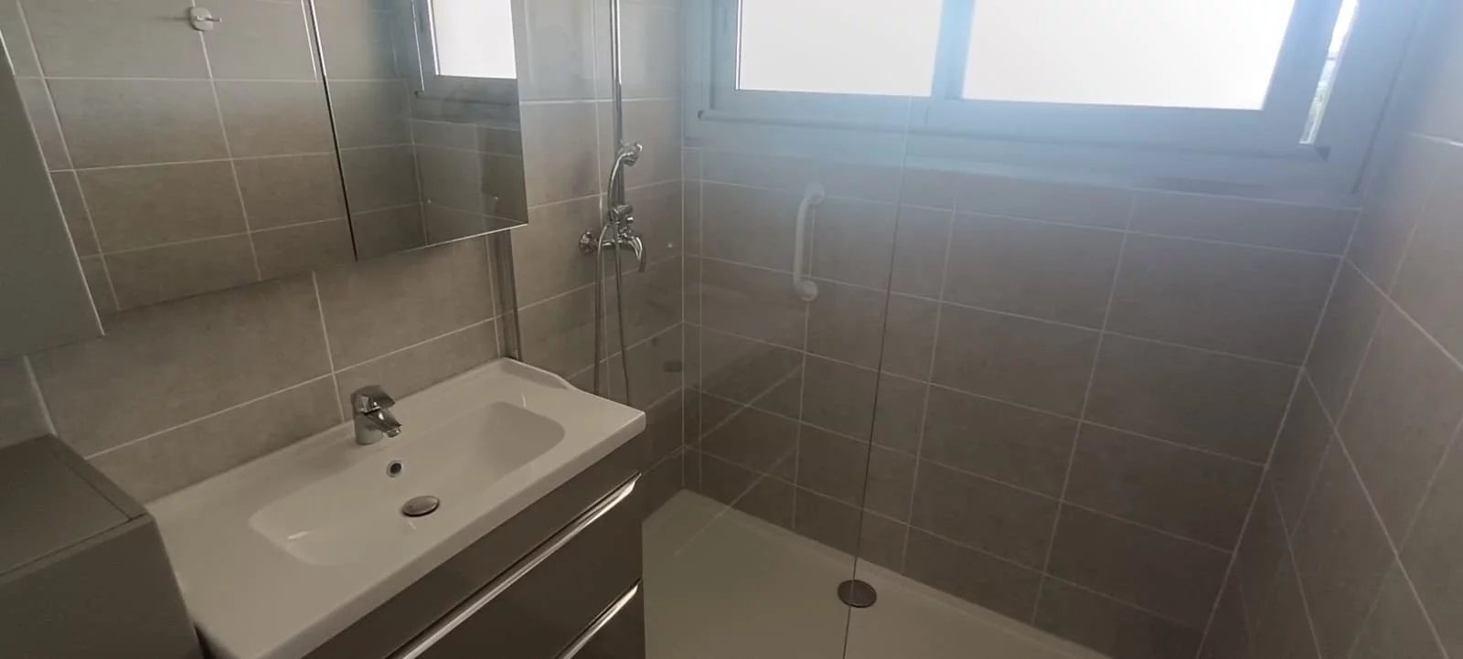 Agréable deux pièces, dernier étage,  à 2 pas de la mer