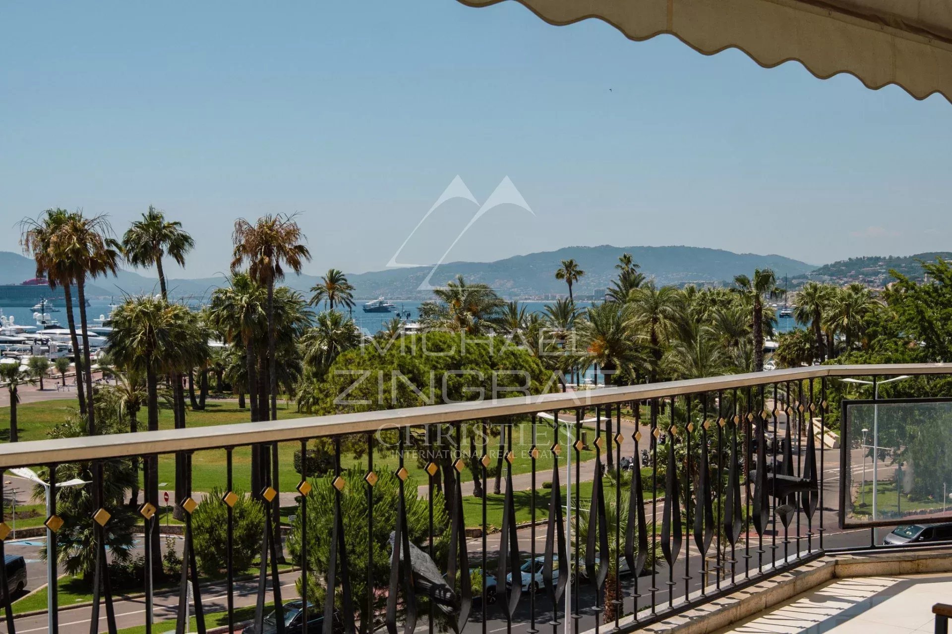 Cannes – Croisette – Élégant 3 pièces face à la mer