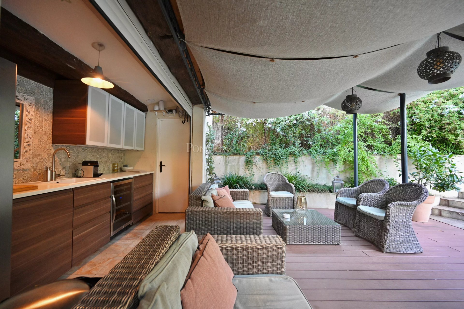 10 Bedroom Villa/Townhouse's Image 26