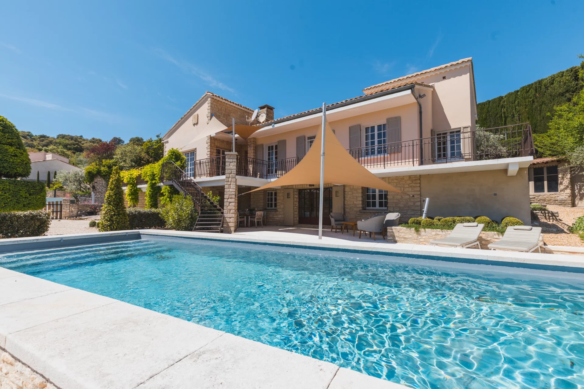 LA MAISON DE LA CALADE - GOULT - LUBERON - 5 CHAMBRES - 10 PERSONNES