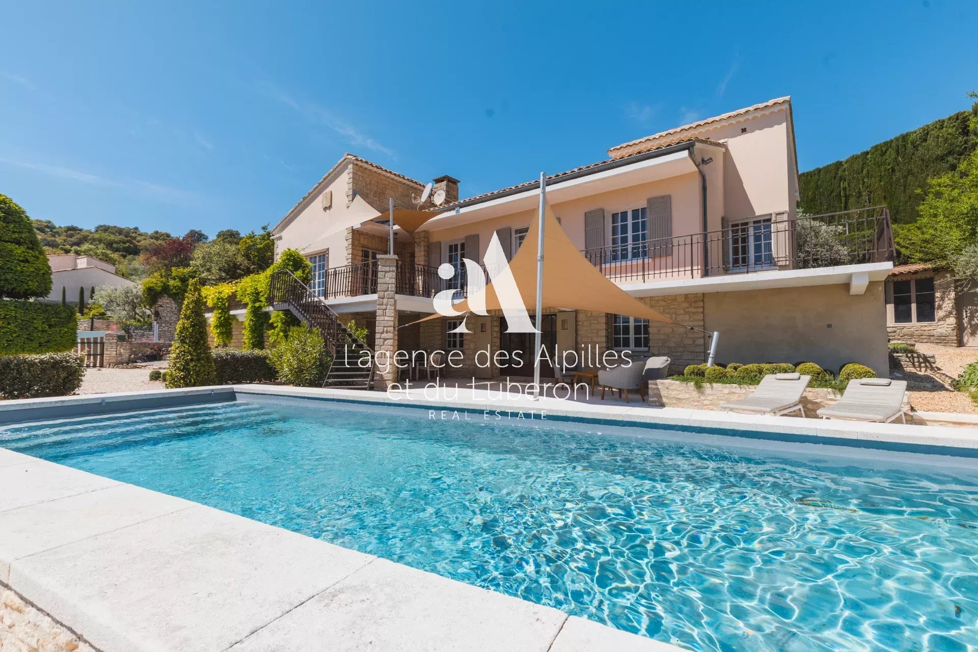 LA MAISON DE LA CALADE - GOULT - LUBERON - 5 CHAMBRES - 10 PERSONNES