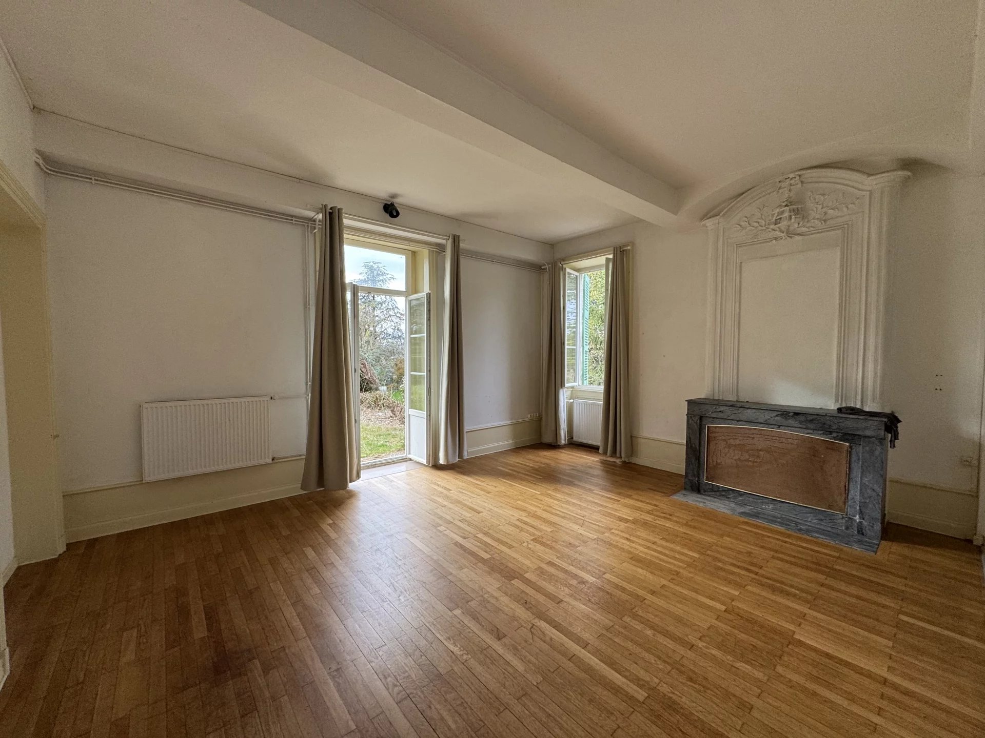 PONT-EVEQUE, Appartement T3 de 96m² avec jardin de 140m² et 2 places de parking