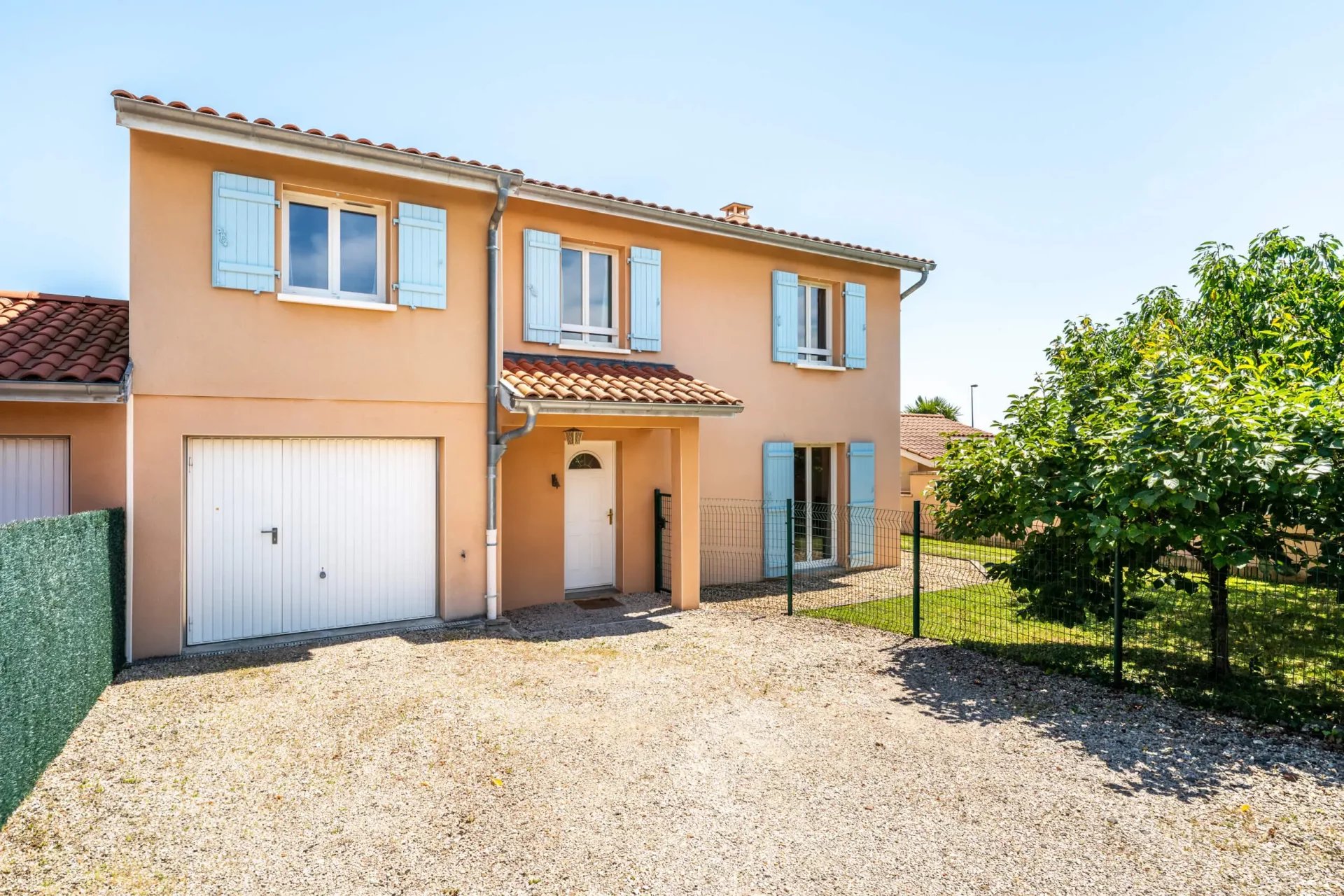 Maison de 109 m² de type T5 avec jardin et garage