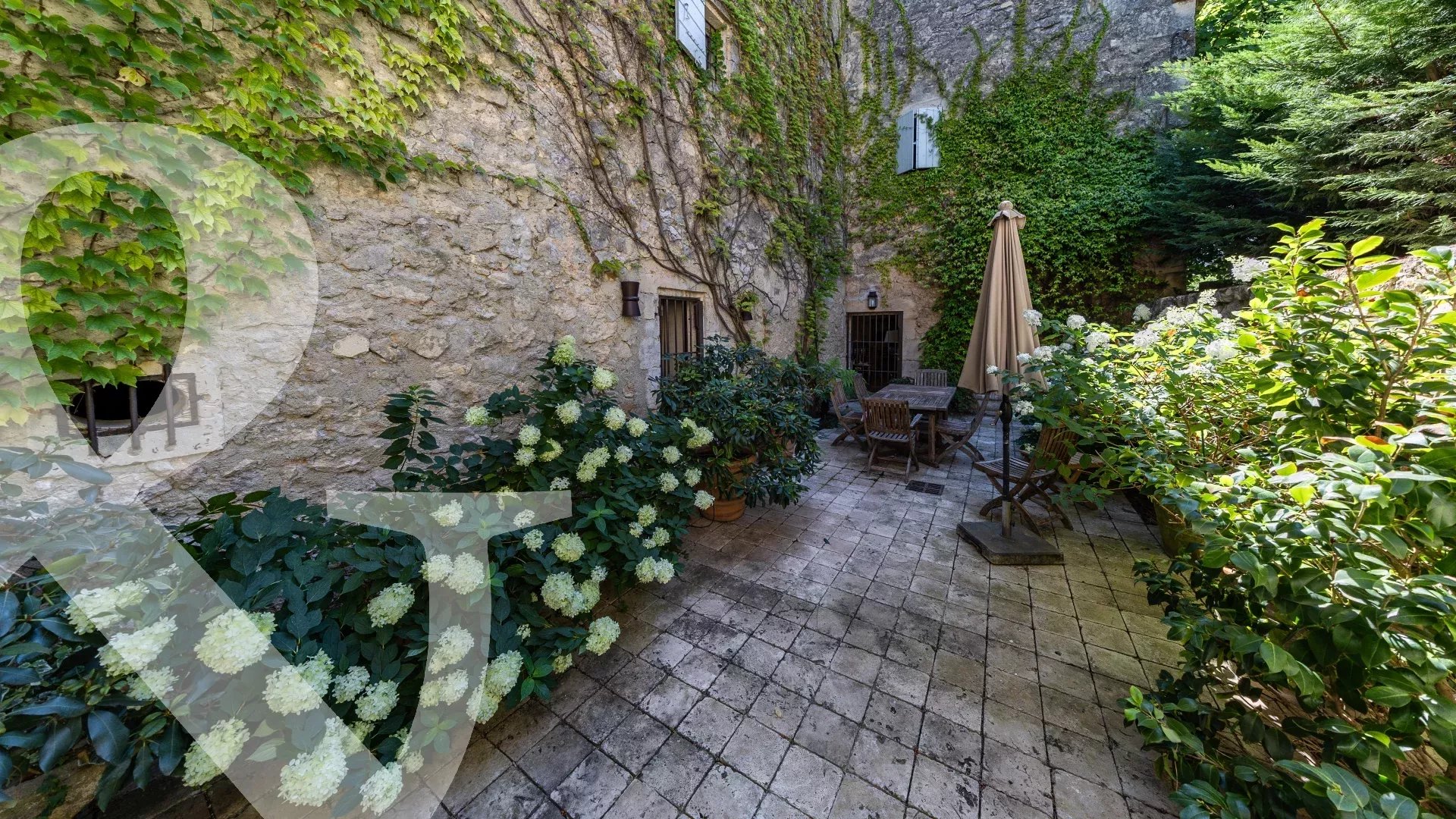 CHARME ET AUTHENTICITE