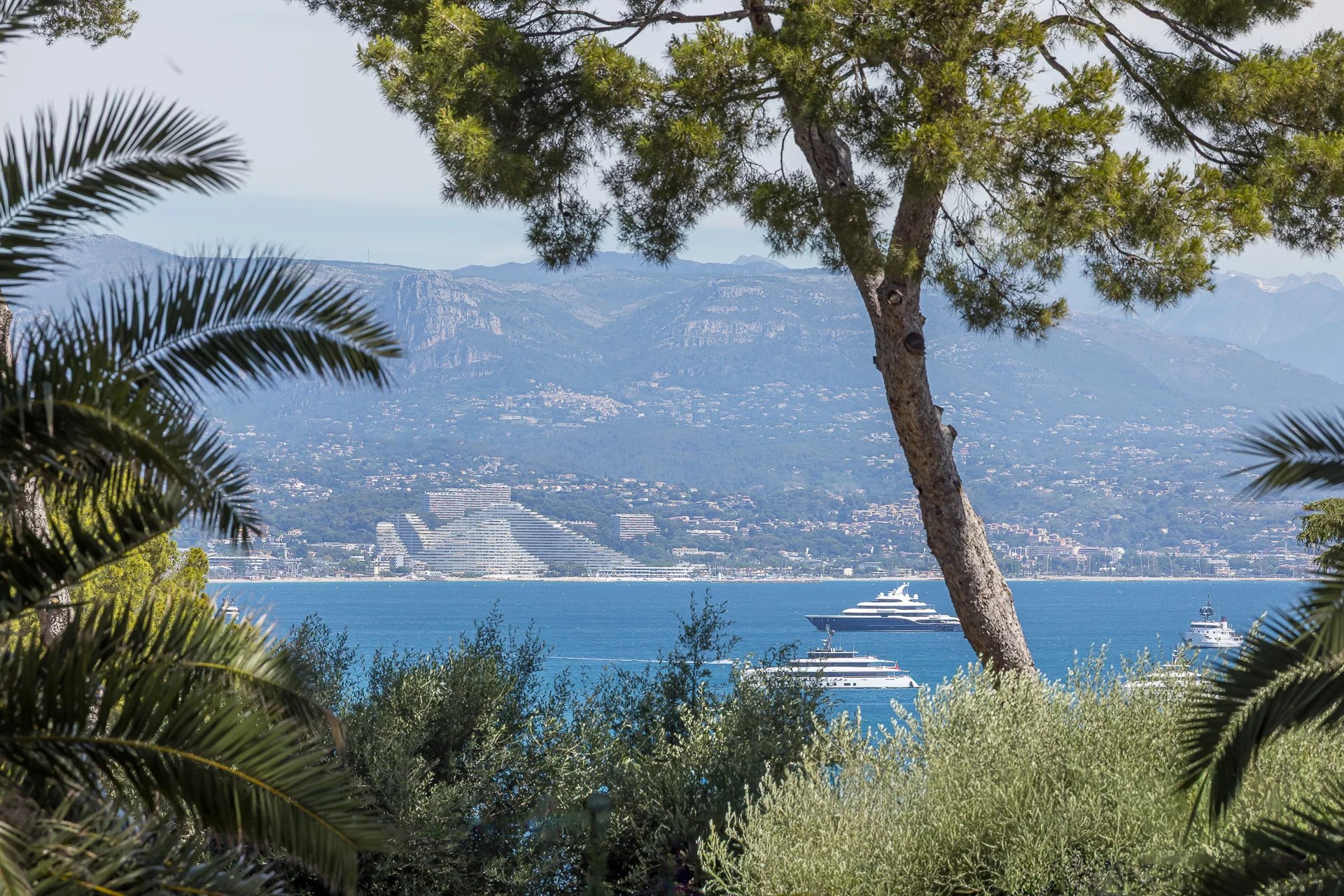 Villa contemporaine neuve au cœur du Cap d’Antibes, à deux pas des plages de la Garoupe