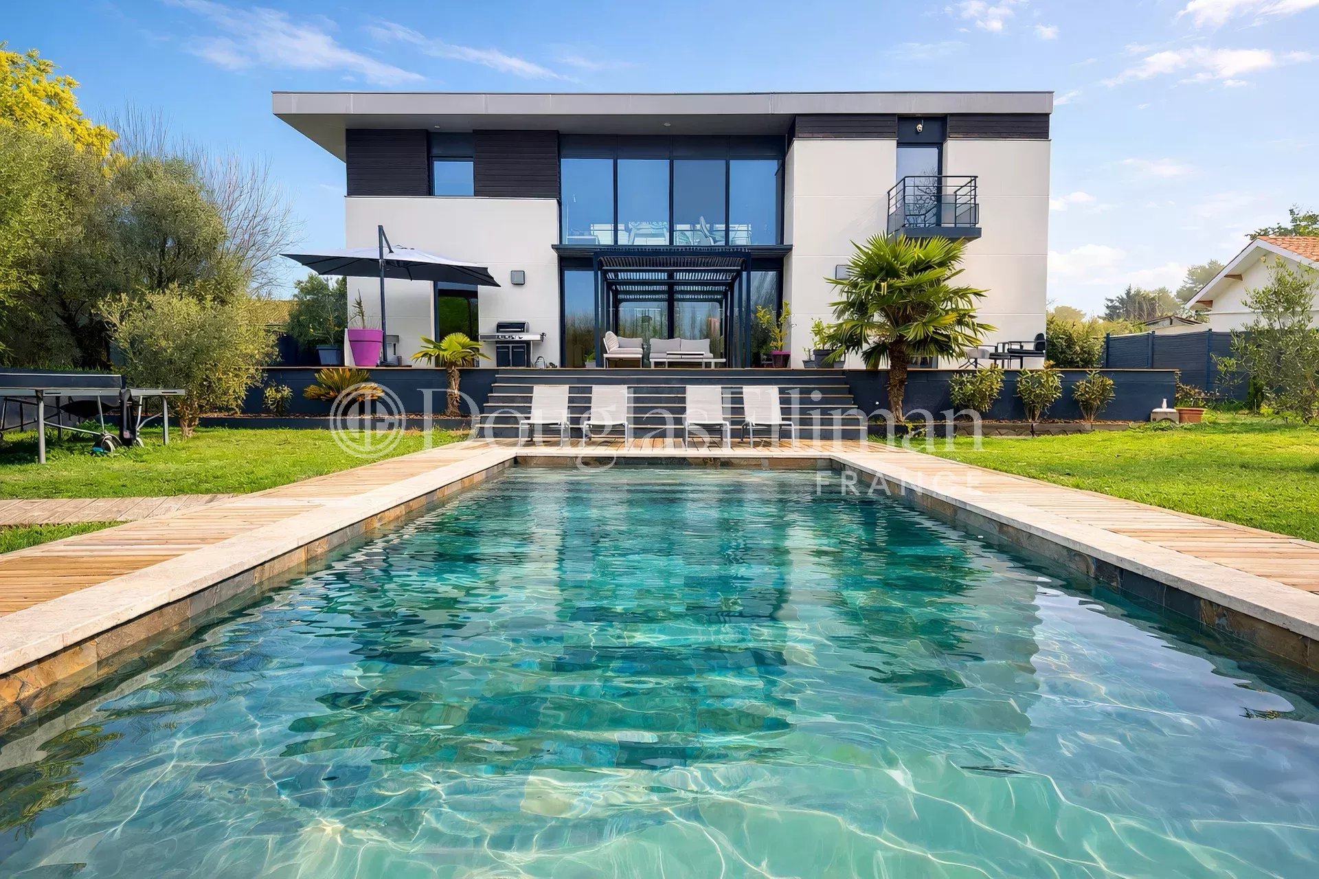 LEOGNAN – CONTEMPORARY HOUSE WITH SWIMMING POOL - Picture n°2