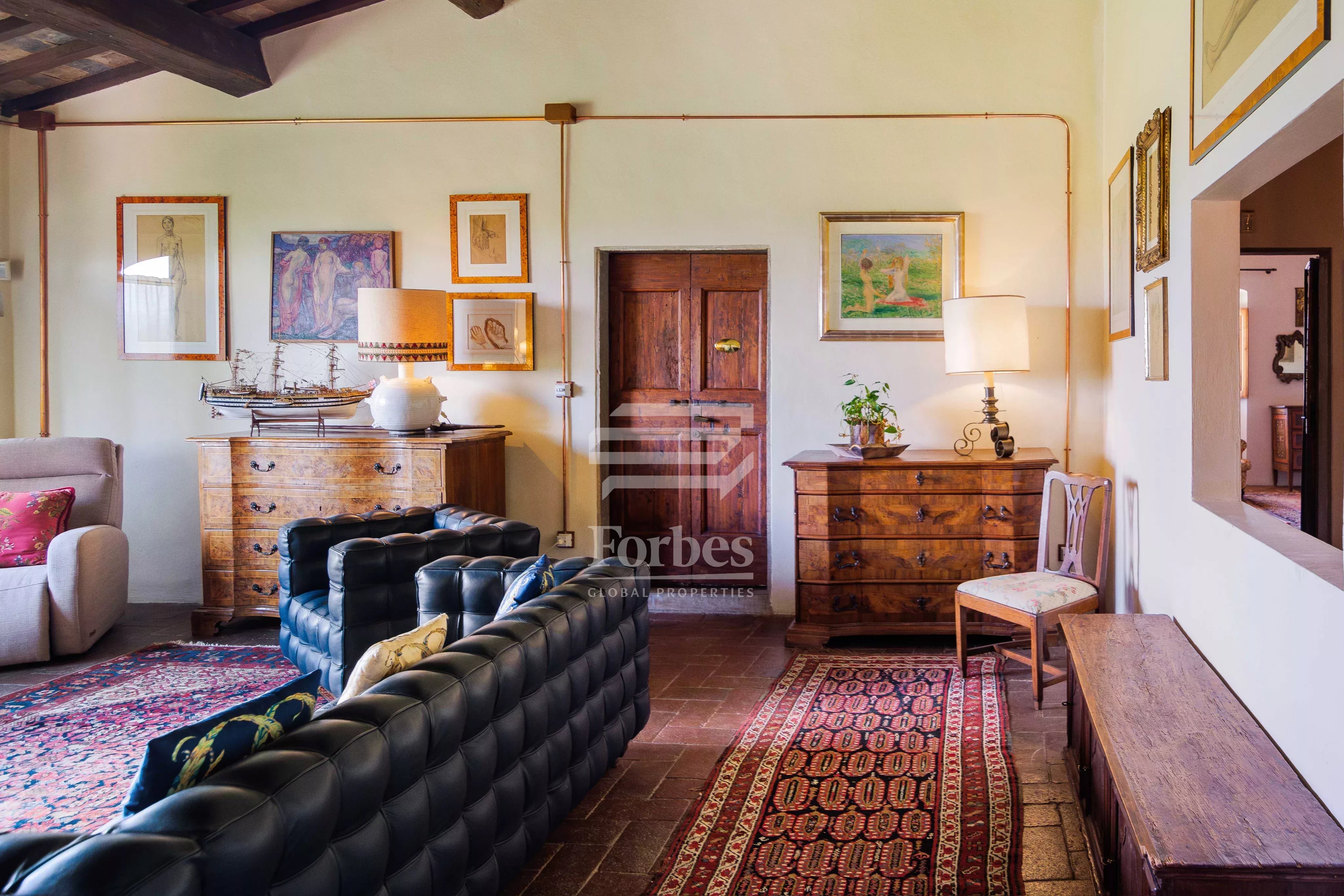 Farmhouse for sale in Tuscany, just minutes from Florence