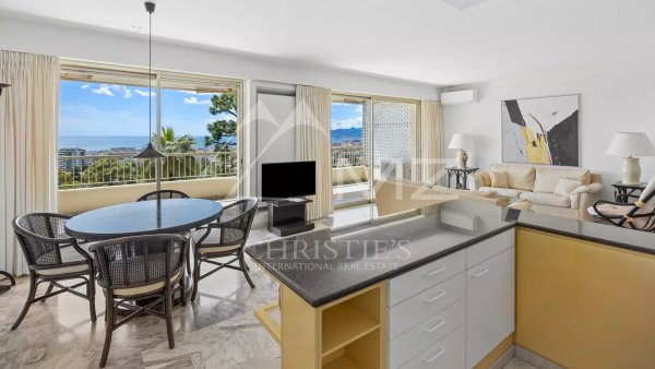 In a high-end residence, apartment with great potential — photo 5