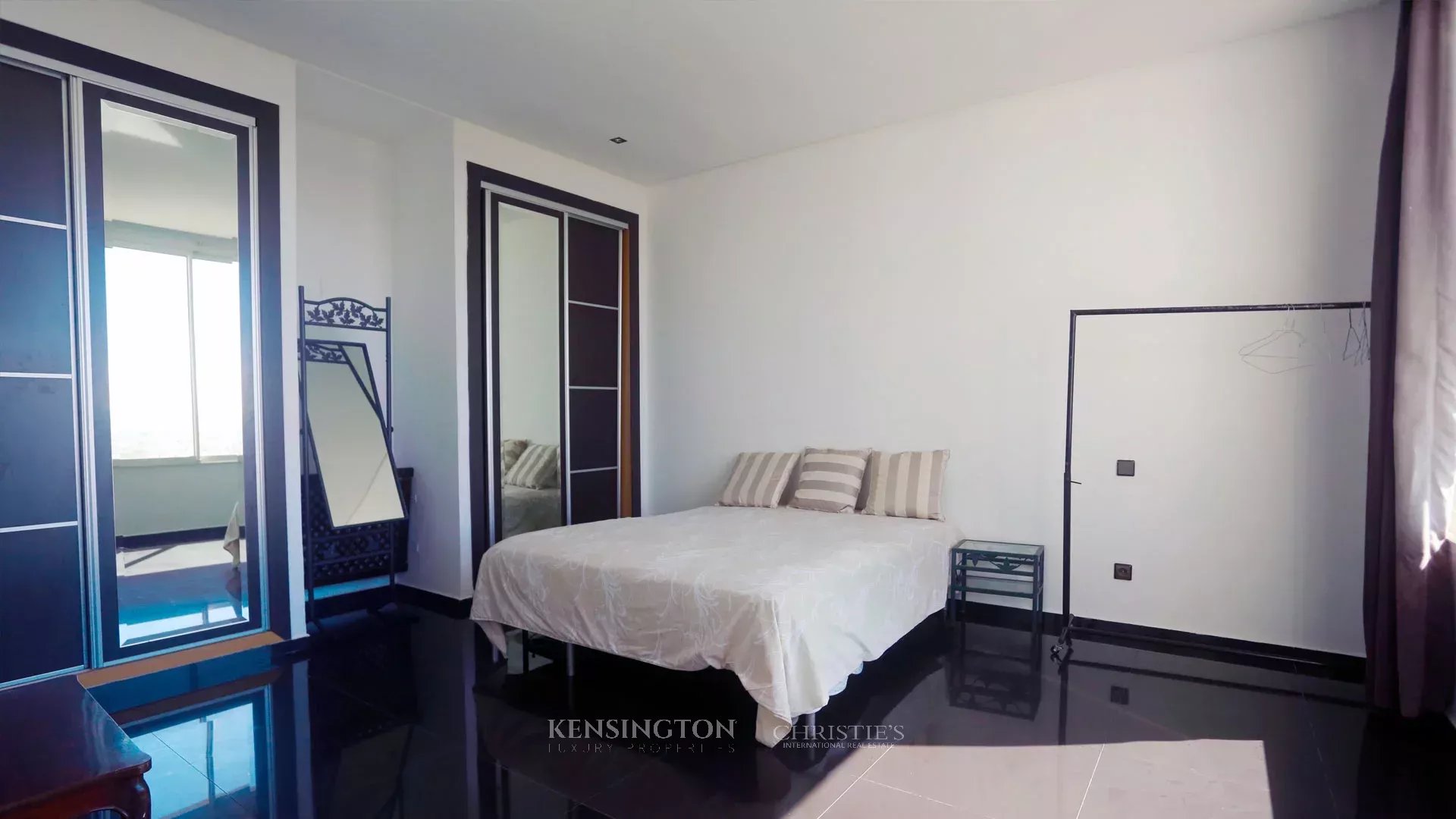 7 Bedroom Villa/Townhouse's Image 9