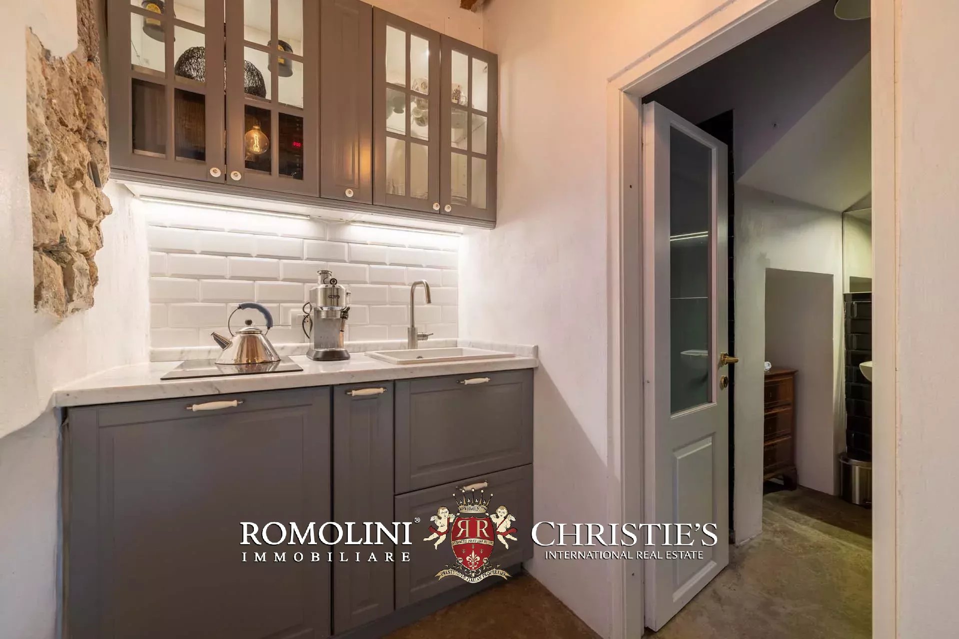 6 Bedroom Villa/Townhouse's Image 67