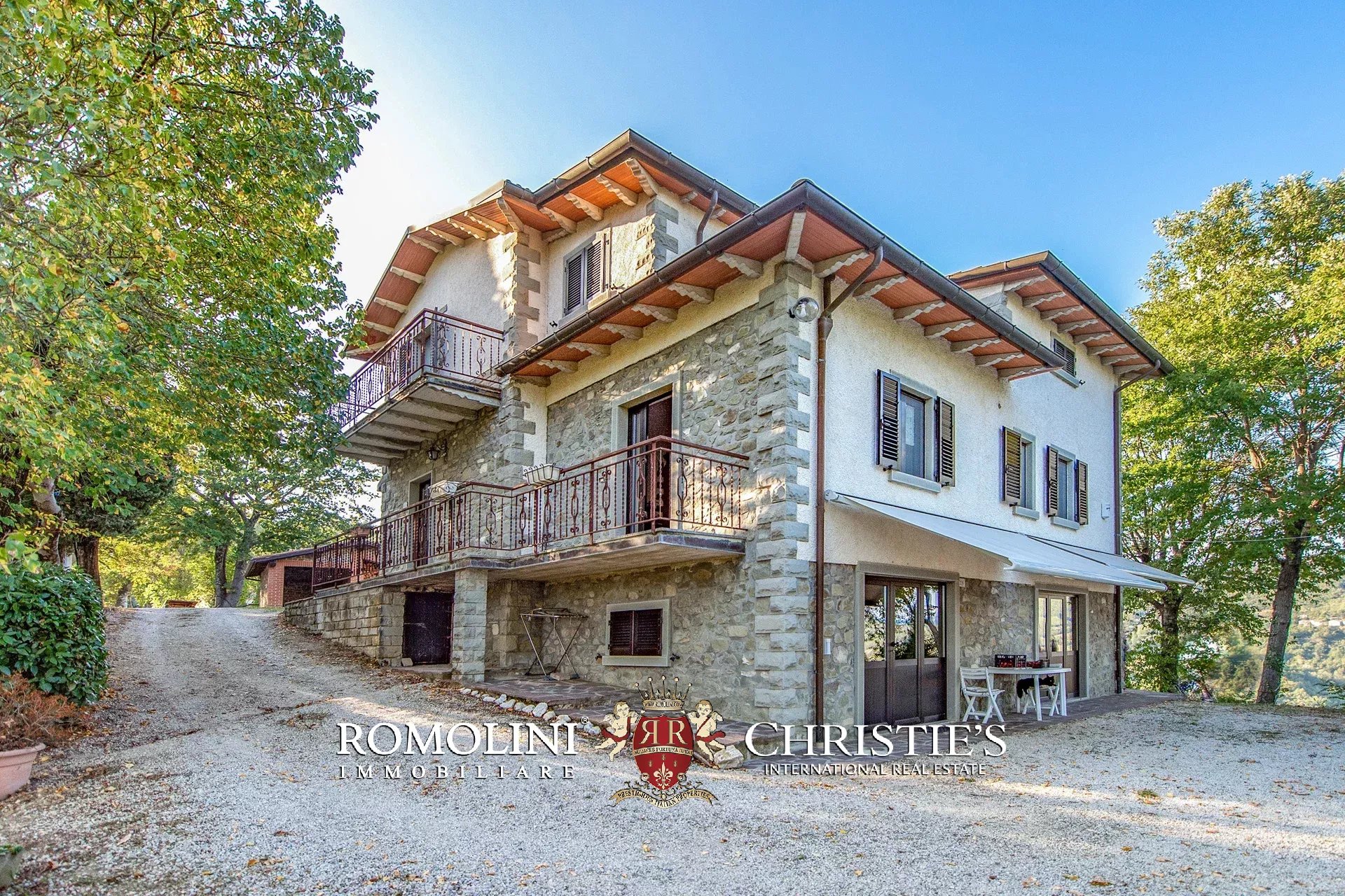 FARMHOUSE WITH PANORAMIC VIEWS FOR SALE IN TUSCANY, CAPRESE MICHELANGELO