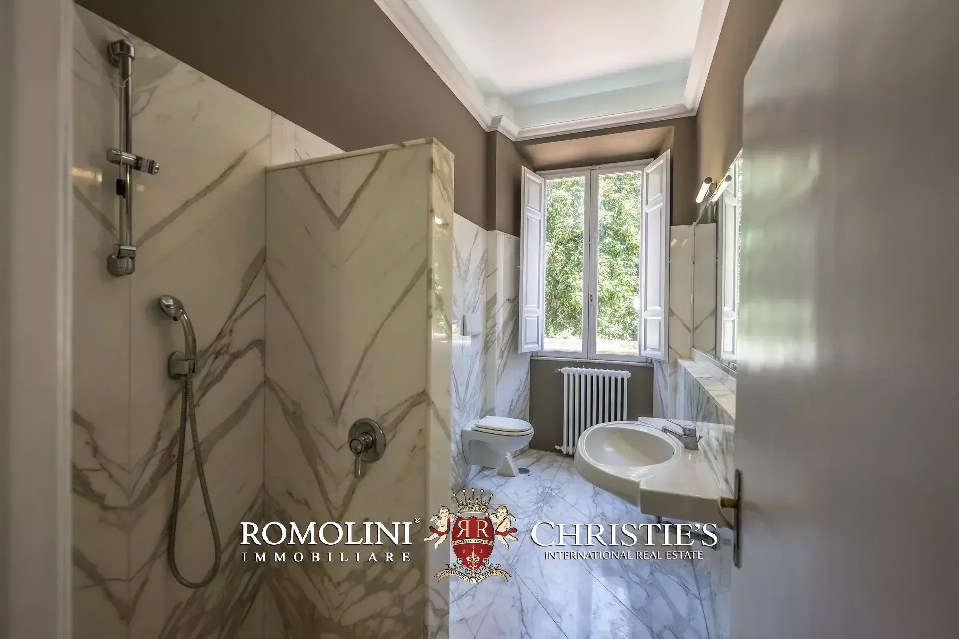 8 Bedroom Villa/Townhouse's Image 47