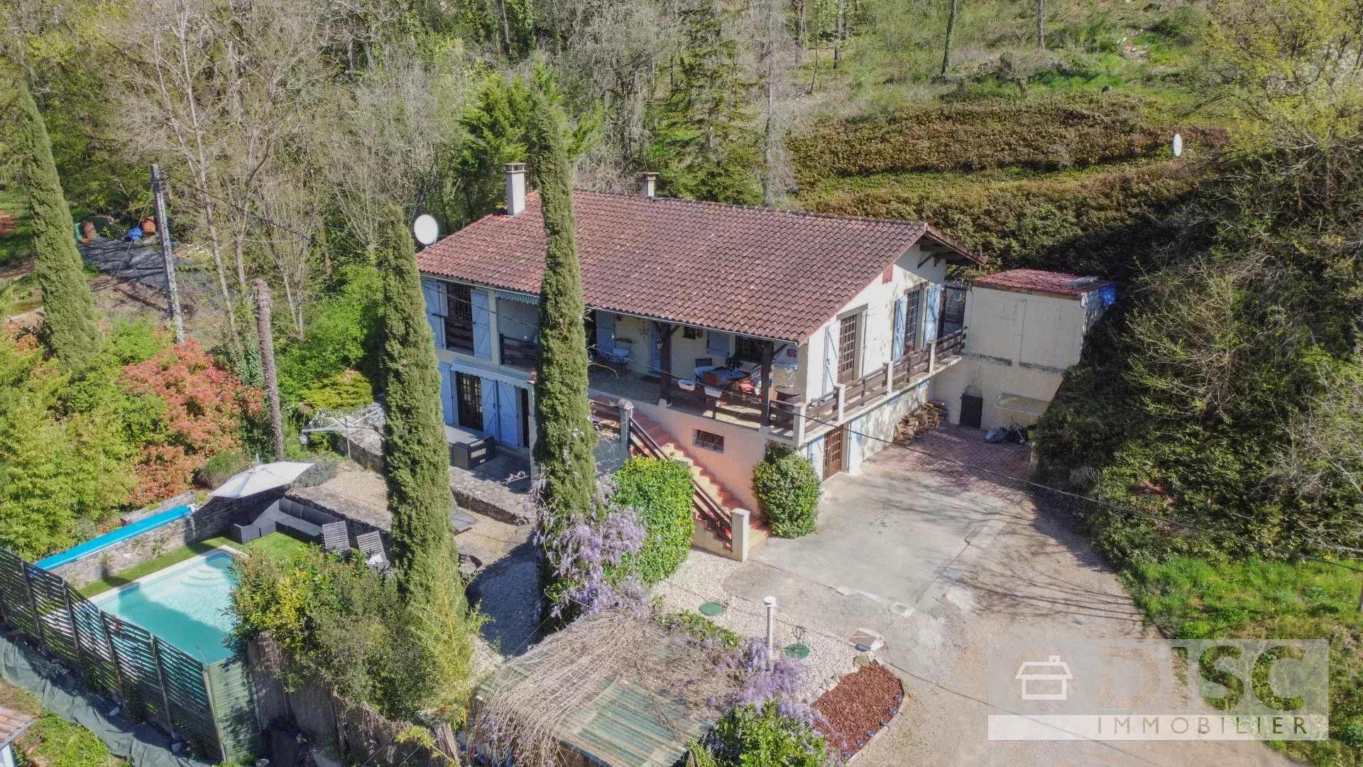 Spacieuse maison avec piscine et jardin