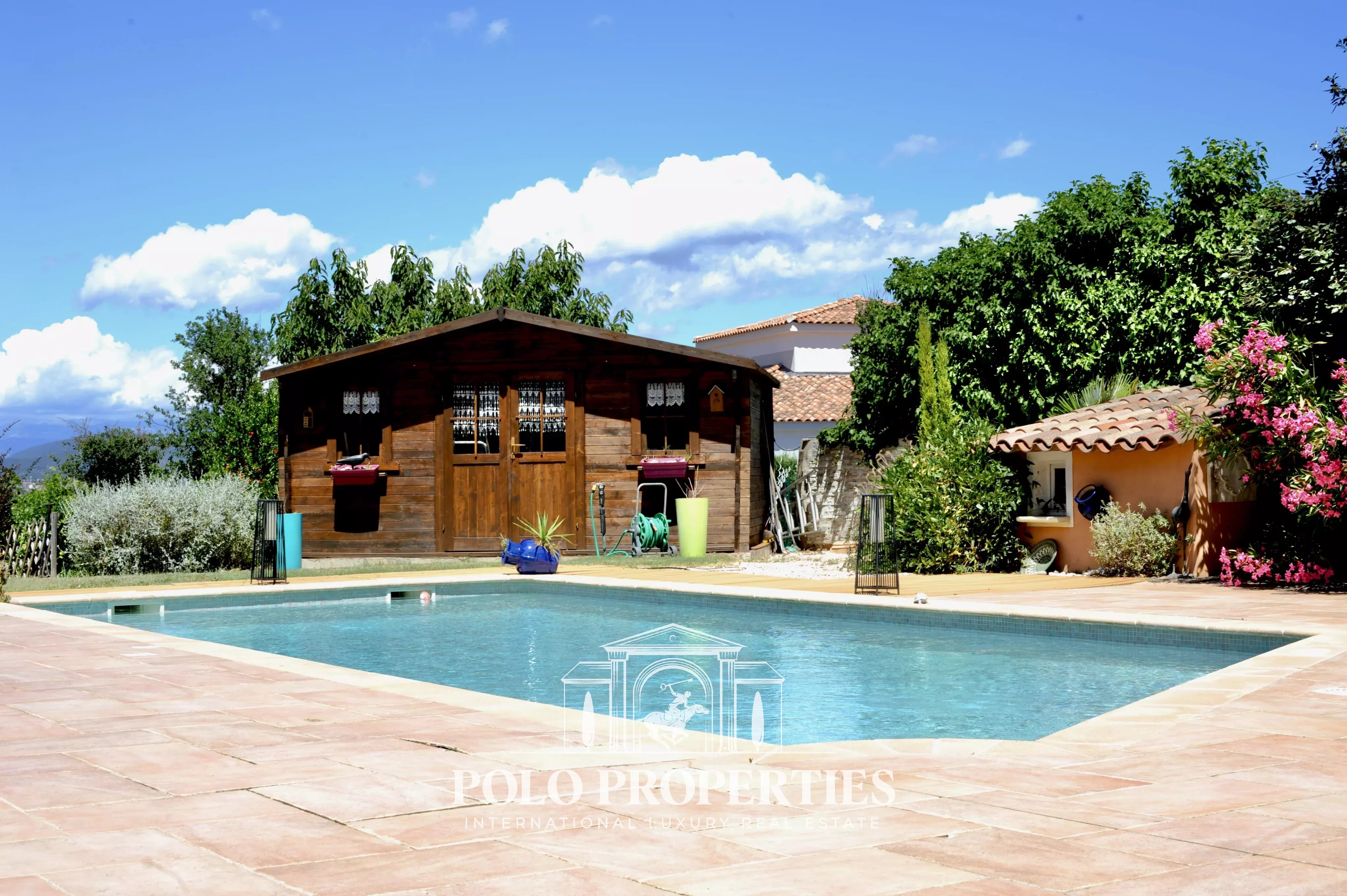 Exceptional neo-Provençal villa with pool and independent apartment in Saint-Aygulf