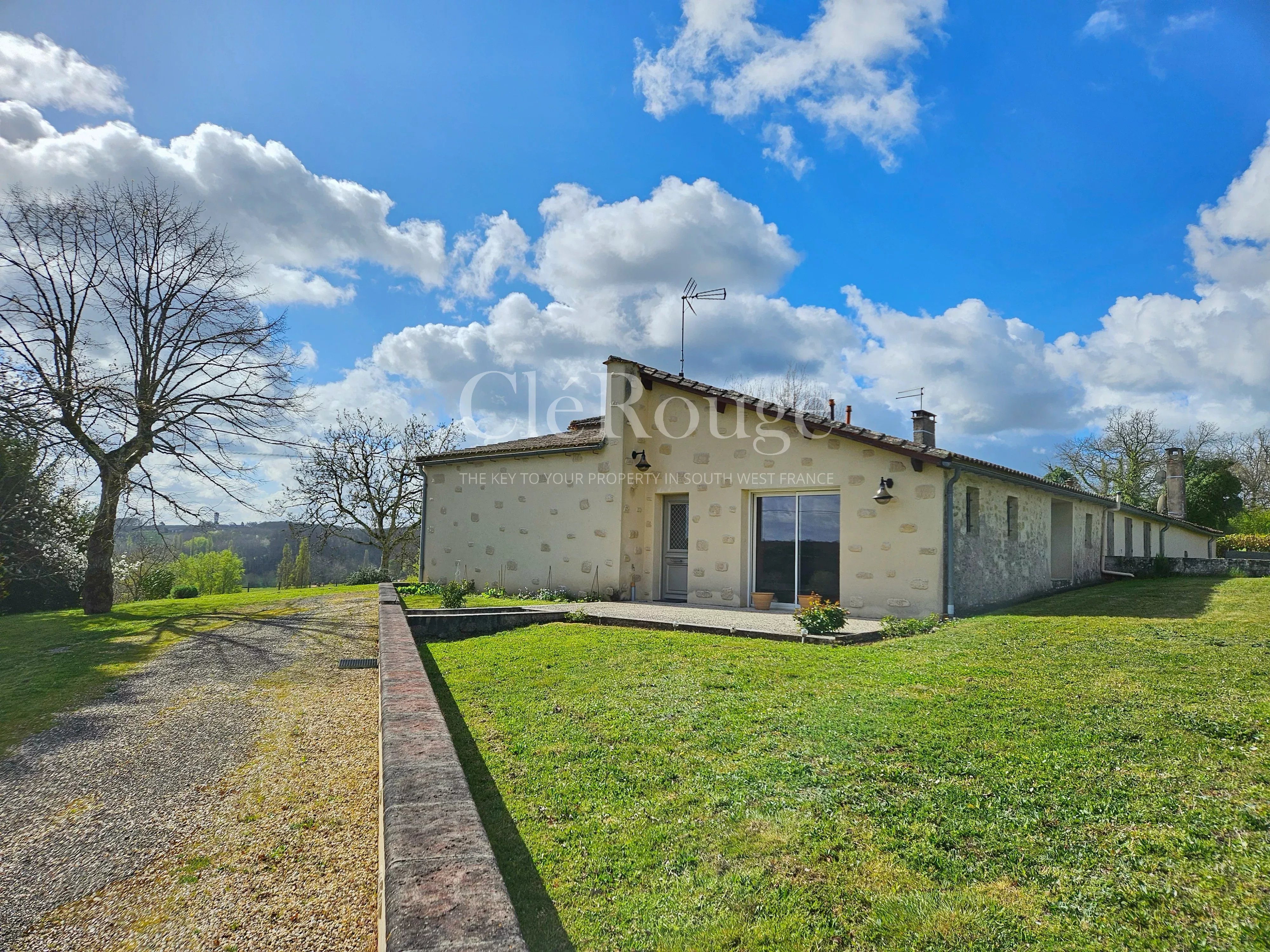 Charmante woning met prachtig uitzicht op 5 minuten van Gensac
