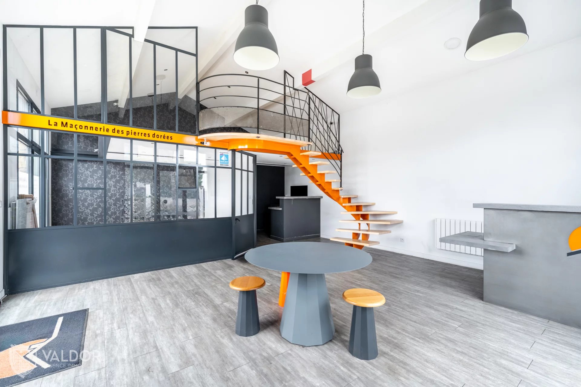 Murs commerciaux à vendre – local en angle – visibilité maximale