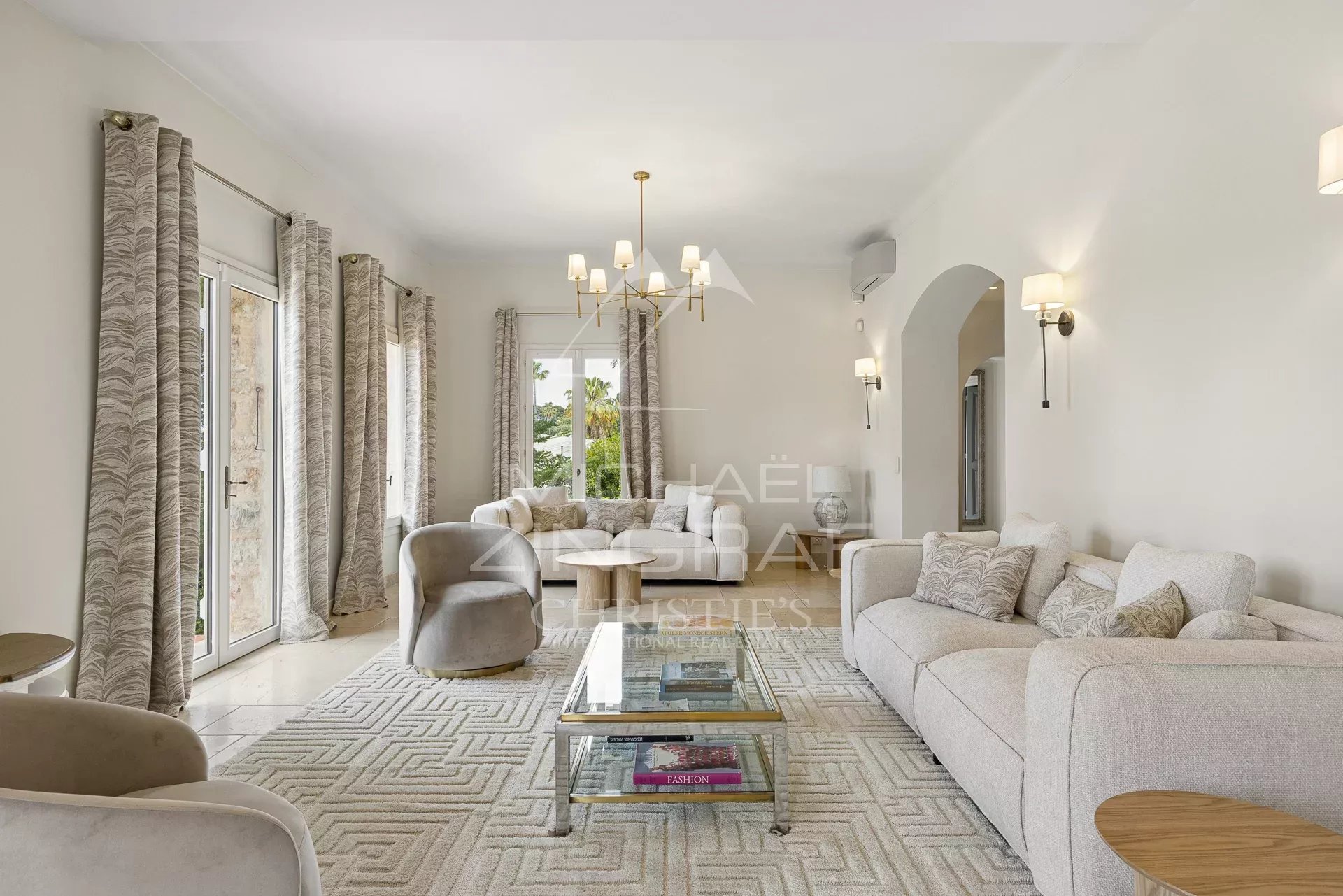 6 Bedroom Villa/Townhouse's Image 5