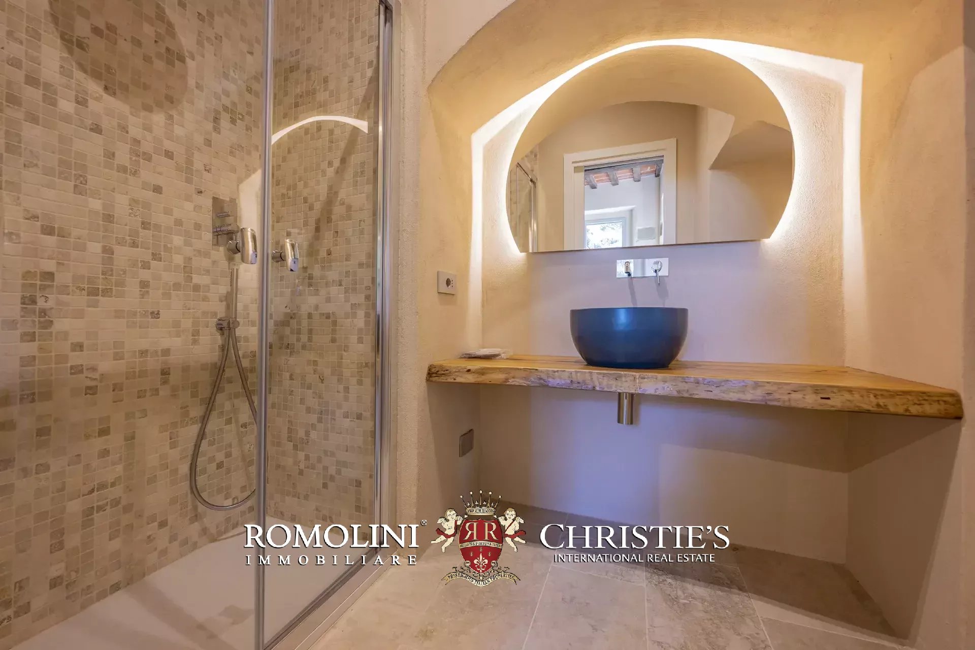 ART-NOUVEAU VILLA FOR SALE IN A PANORAMIC POSITION OVER LAKE TRASIMENO, UMBRIA