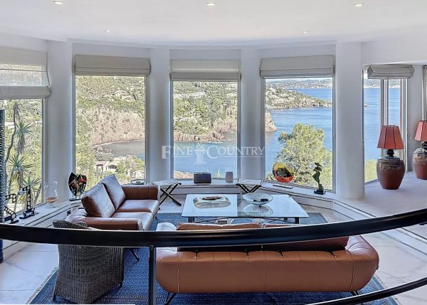 Sea View Apartment for sale in Theoule-sur-Mer — photo 2