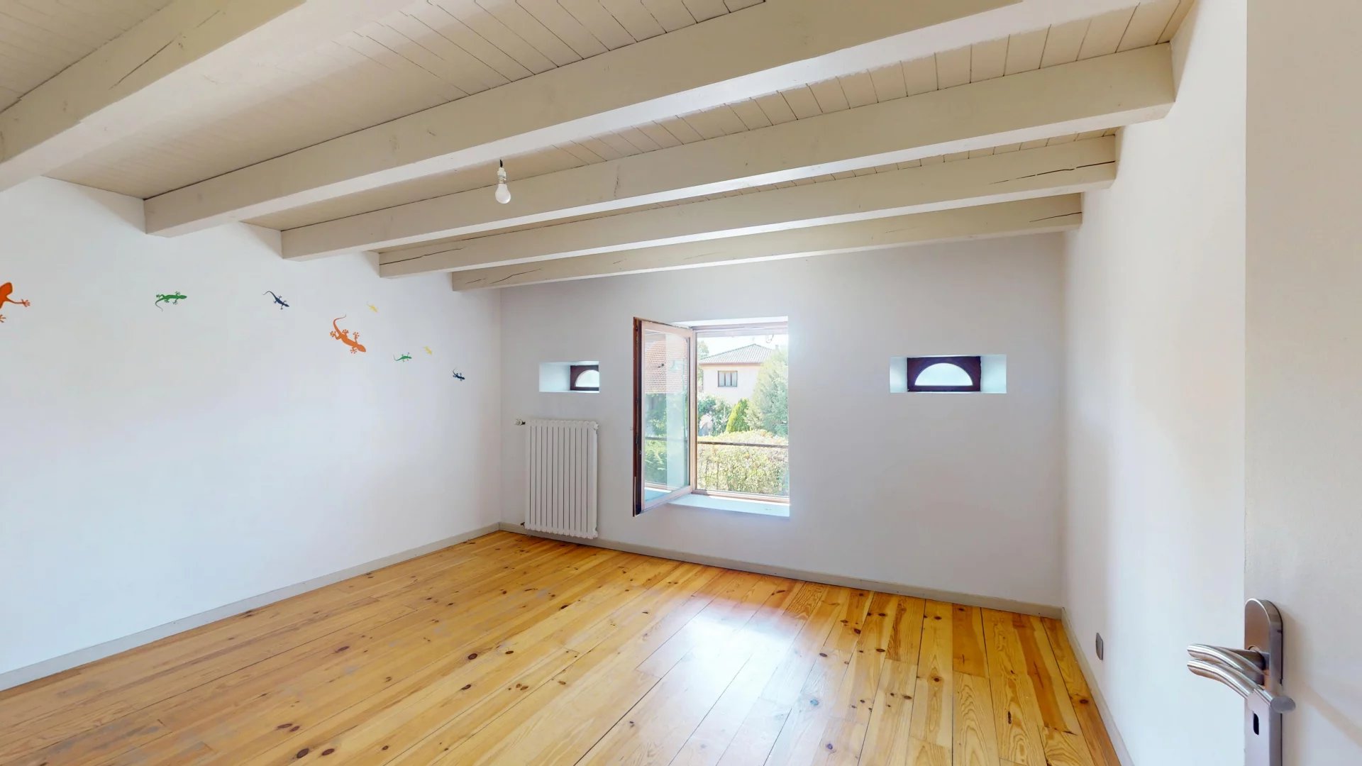 Ferme rénovée idéalement placée - Cœur de Village, Feigères