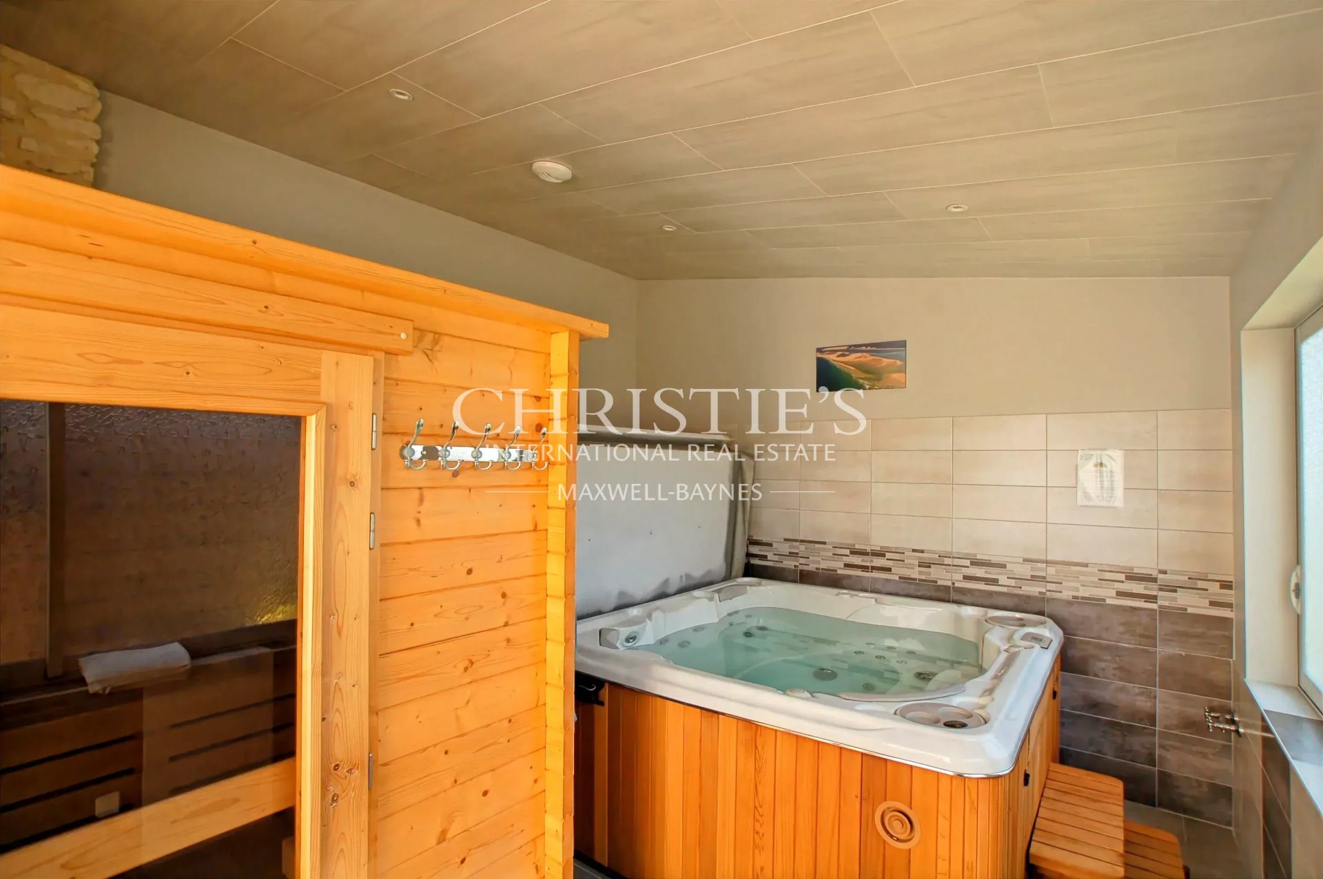 13 Bedroom Villa/Townhouse's Image 8