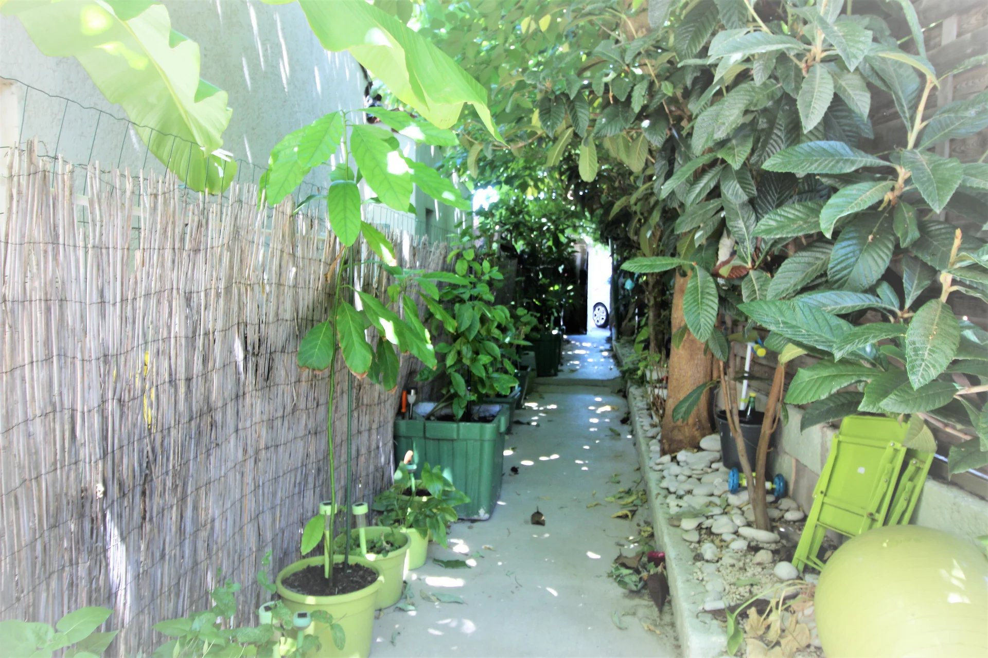 T2 haut de maison avec terrasse rdc pour investissement