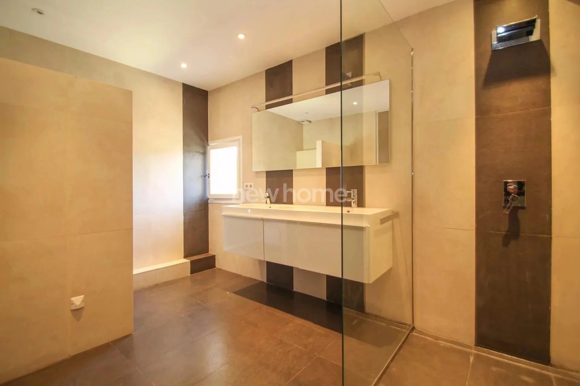 Maison au calme sur jolie terrain plat dans la campagne acces facile