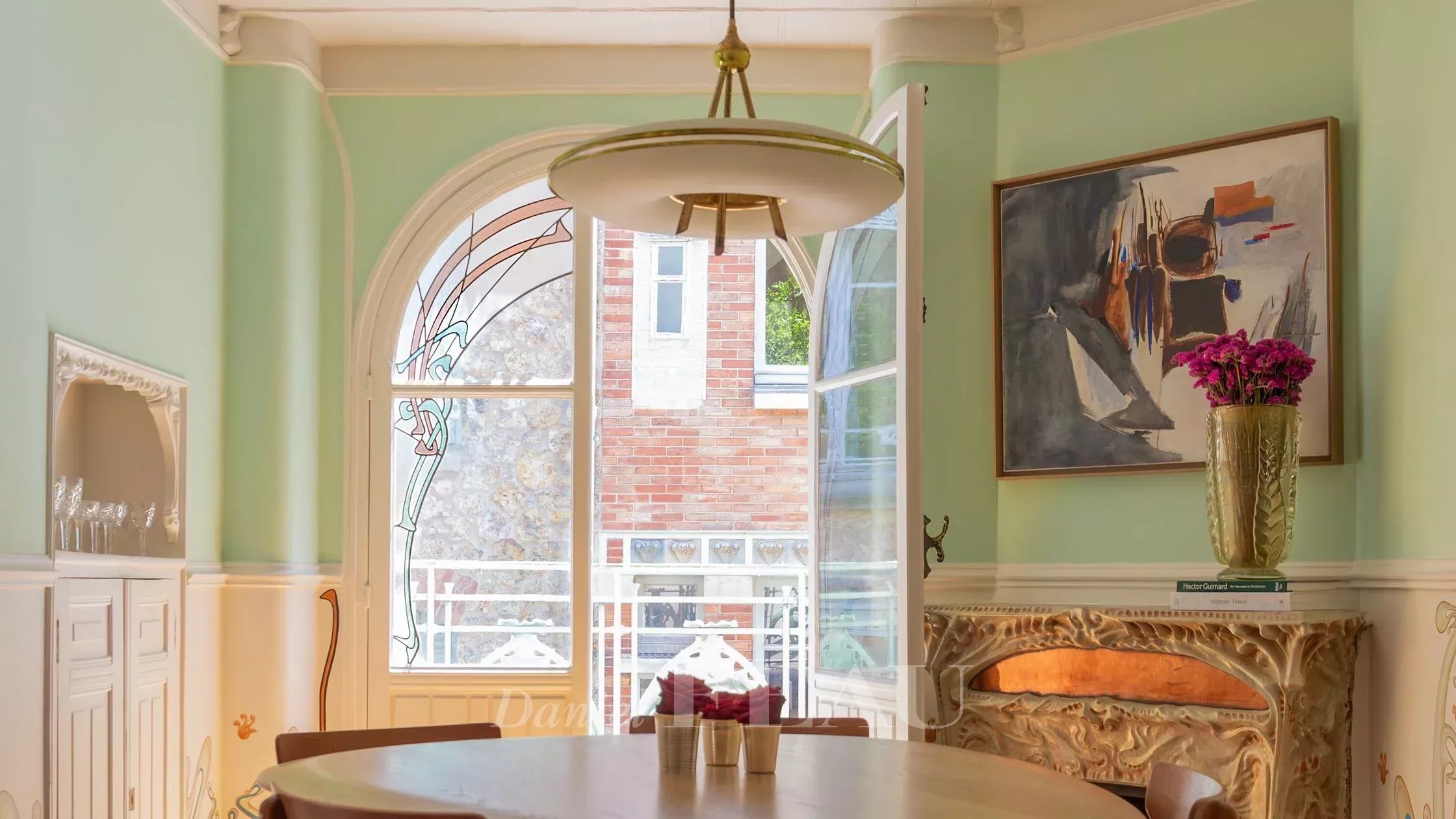 Castel Béranger Guimard Art Nouveau séjour avec balcon