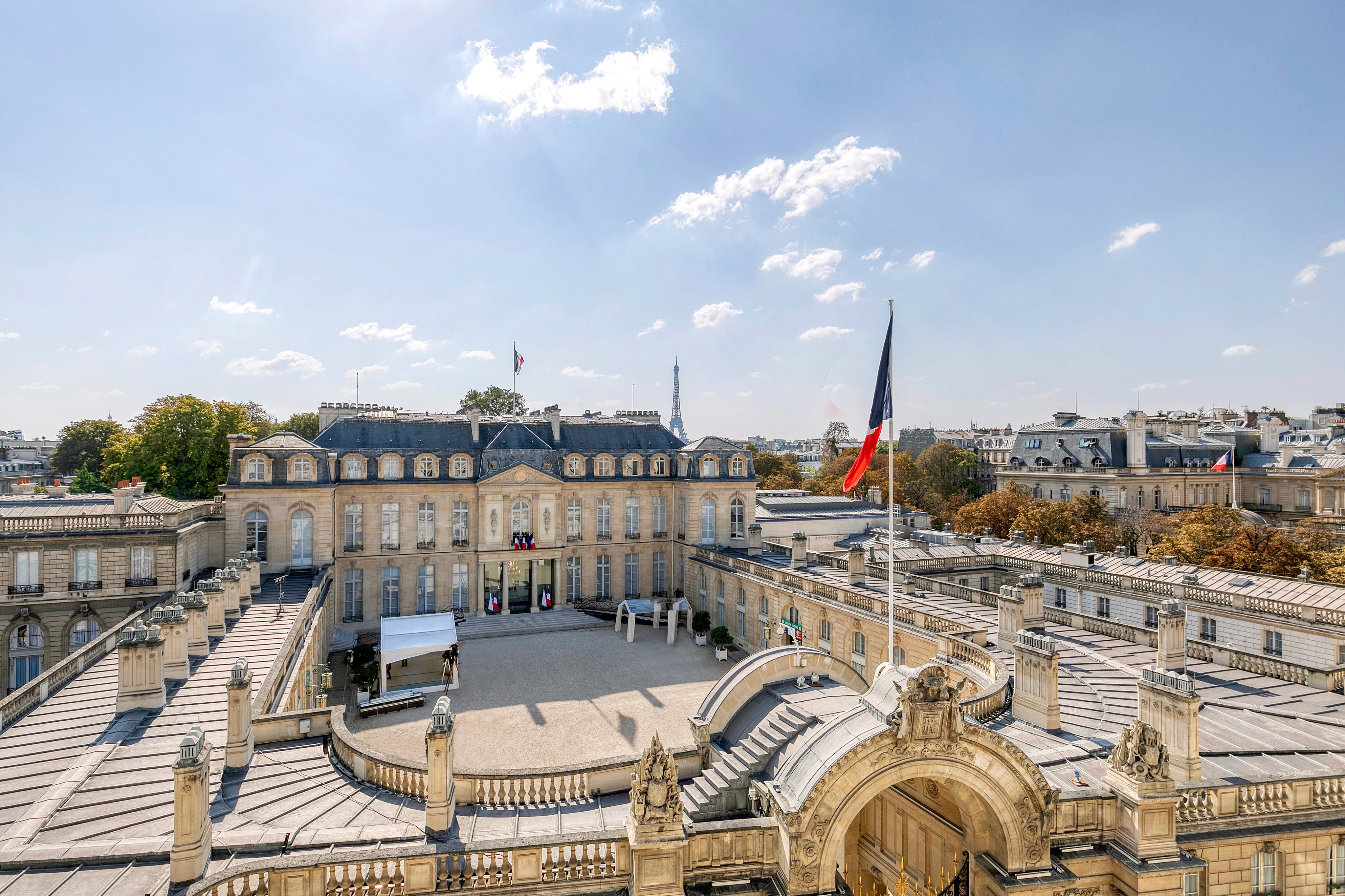 Paris 8th District –  A 3/4 bed apartment facing the Elysee Palace