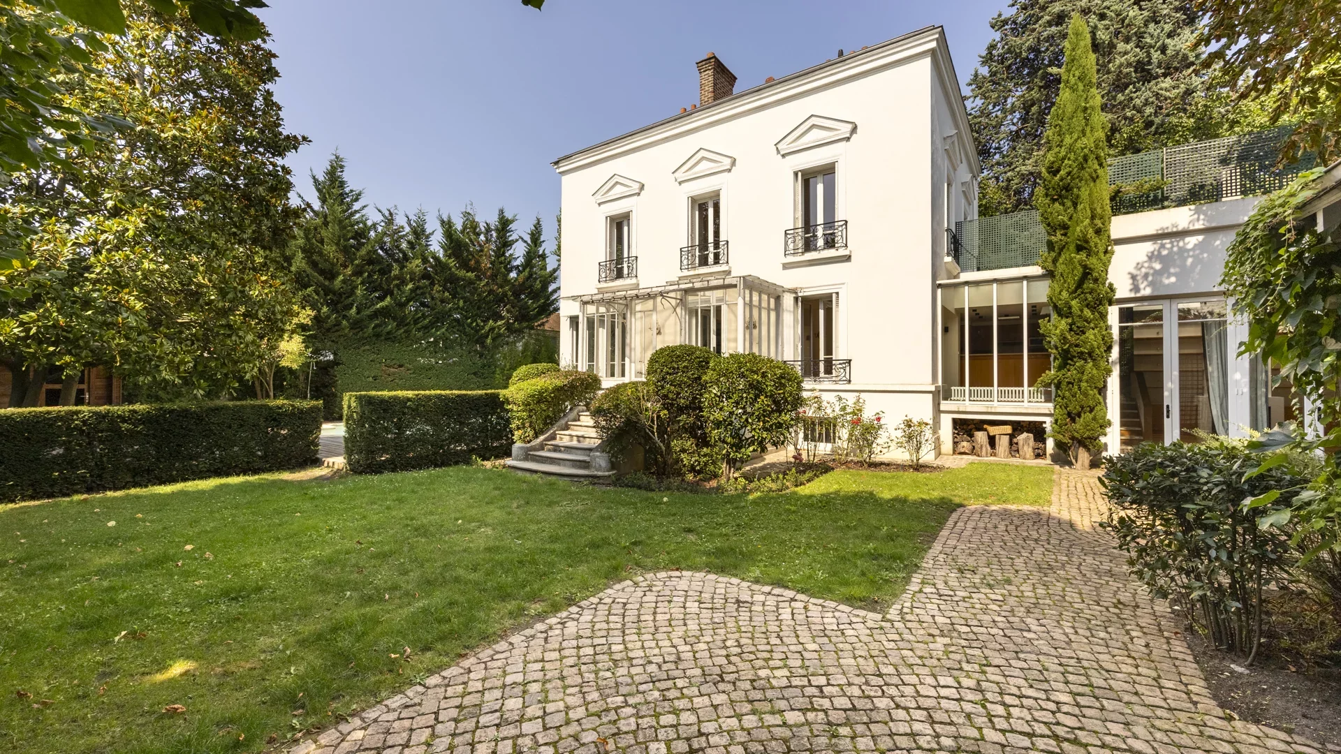 Rueil-Malmaison - PREHATCHED WOOD