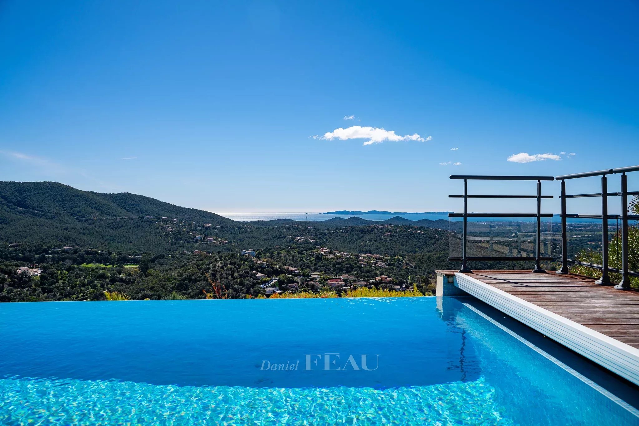 La Londe-les-Maures  - A villa enjoying a sea view