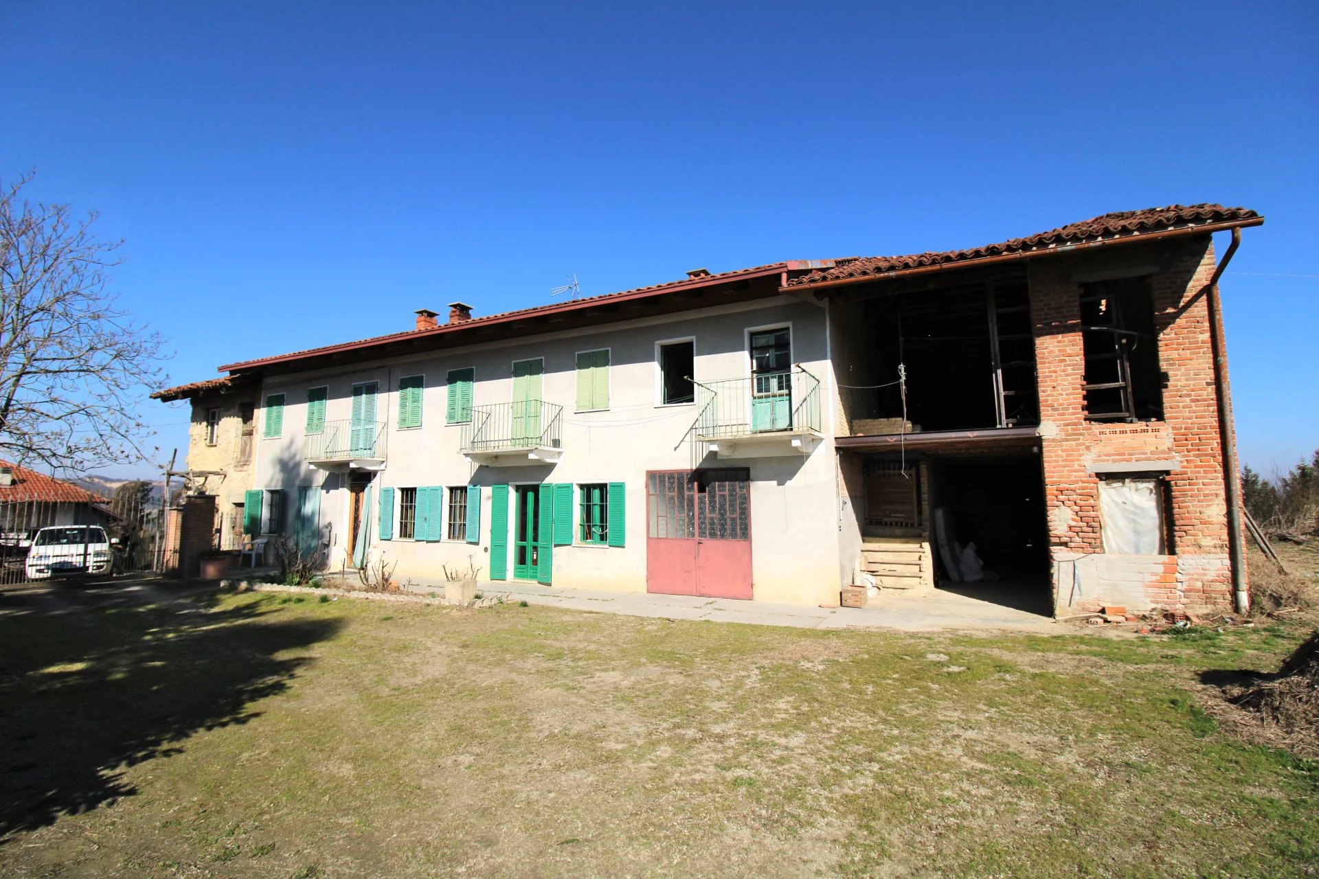 Casa indipendente su tre lati