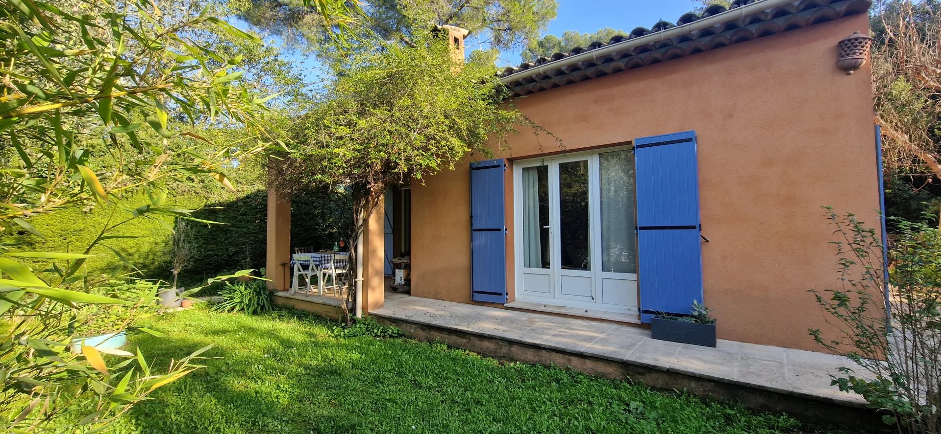 GRASSE ST JACQUES, jolie villa avec piscine